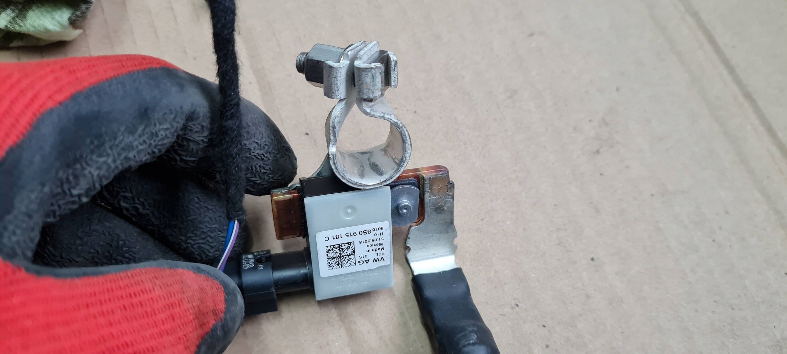 Q5 80A Batteriemanagement Sensor PINUS AKUMULATORA 8S0915181C A4 B9 A5 8W