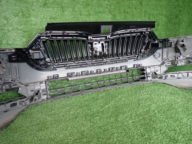 SKODA OCTAVIA IV 19- Frontstoßstange vorne