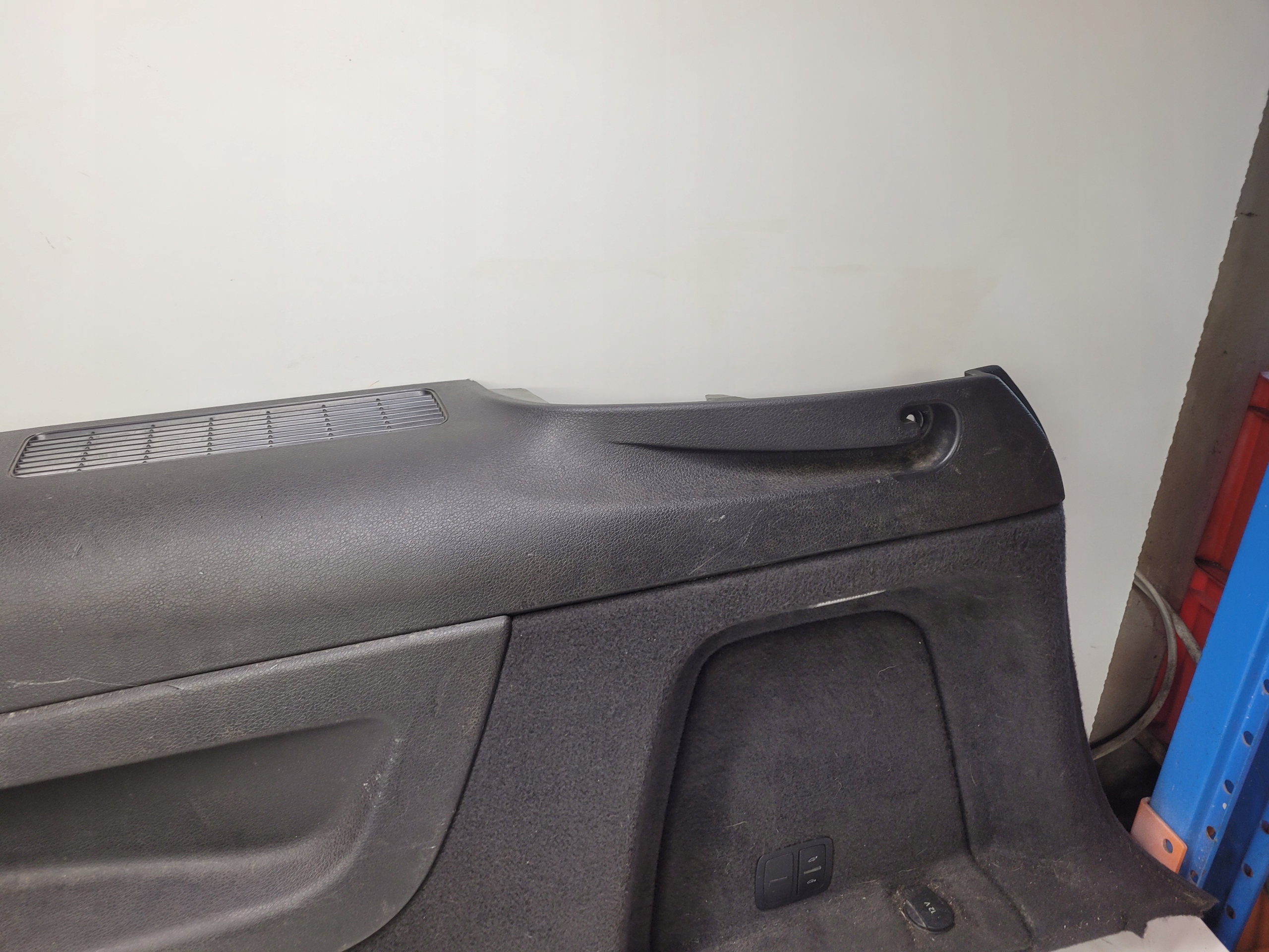 boot upholstery right AUDI Q7 4L 4L0863880AA