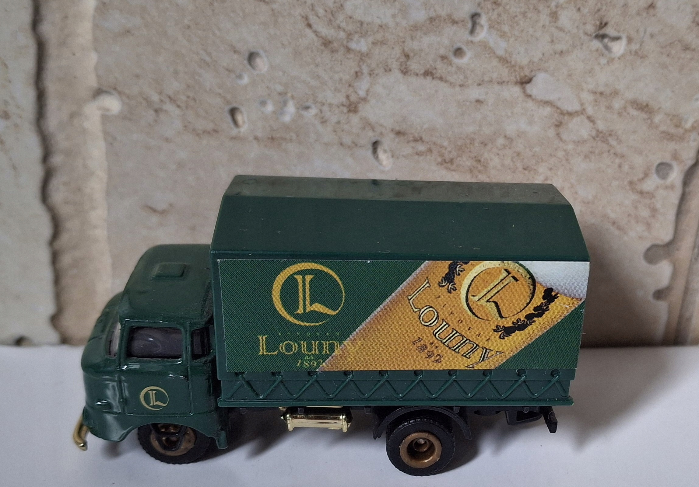 LOUNY - CIĘŻARÓWKA REKLAMOWA