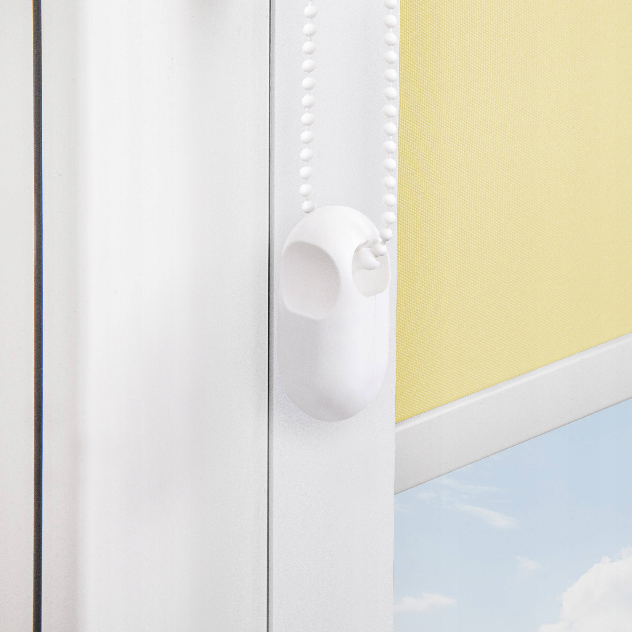 ROLETA ZACIEMNIAJĄCA TERMO W KASECIE PCV NA WYMIAR DO 150 CM Z PROWADNICAMI Stopień zaciemnienia zaciemniające