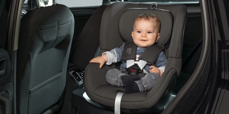 BRITAX DUALFIX M Plus поворотне сидіння 61-105 см