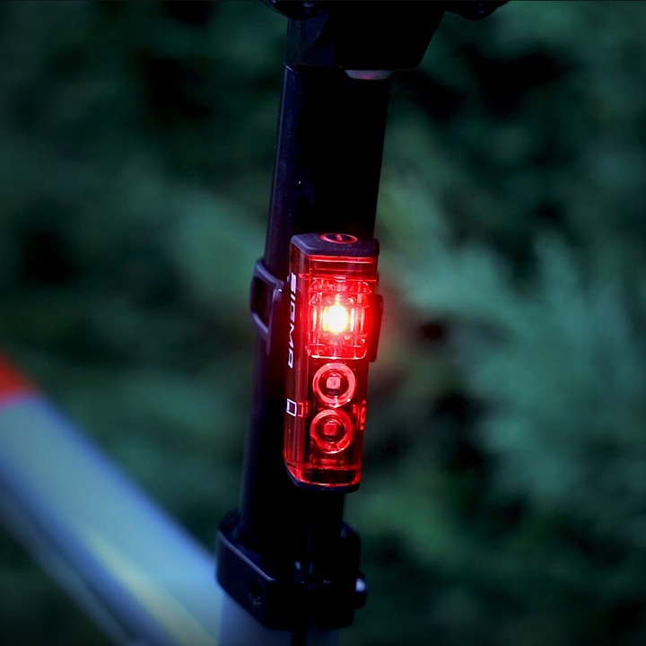 LAMPKA ROWEROWA ZE ŚWIATŁEM STOPU CZUJNIK ŚWIATŁA Marka Sigma Sport