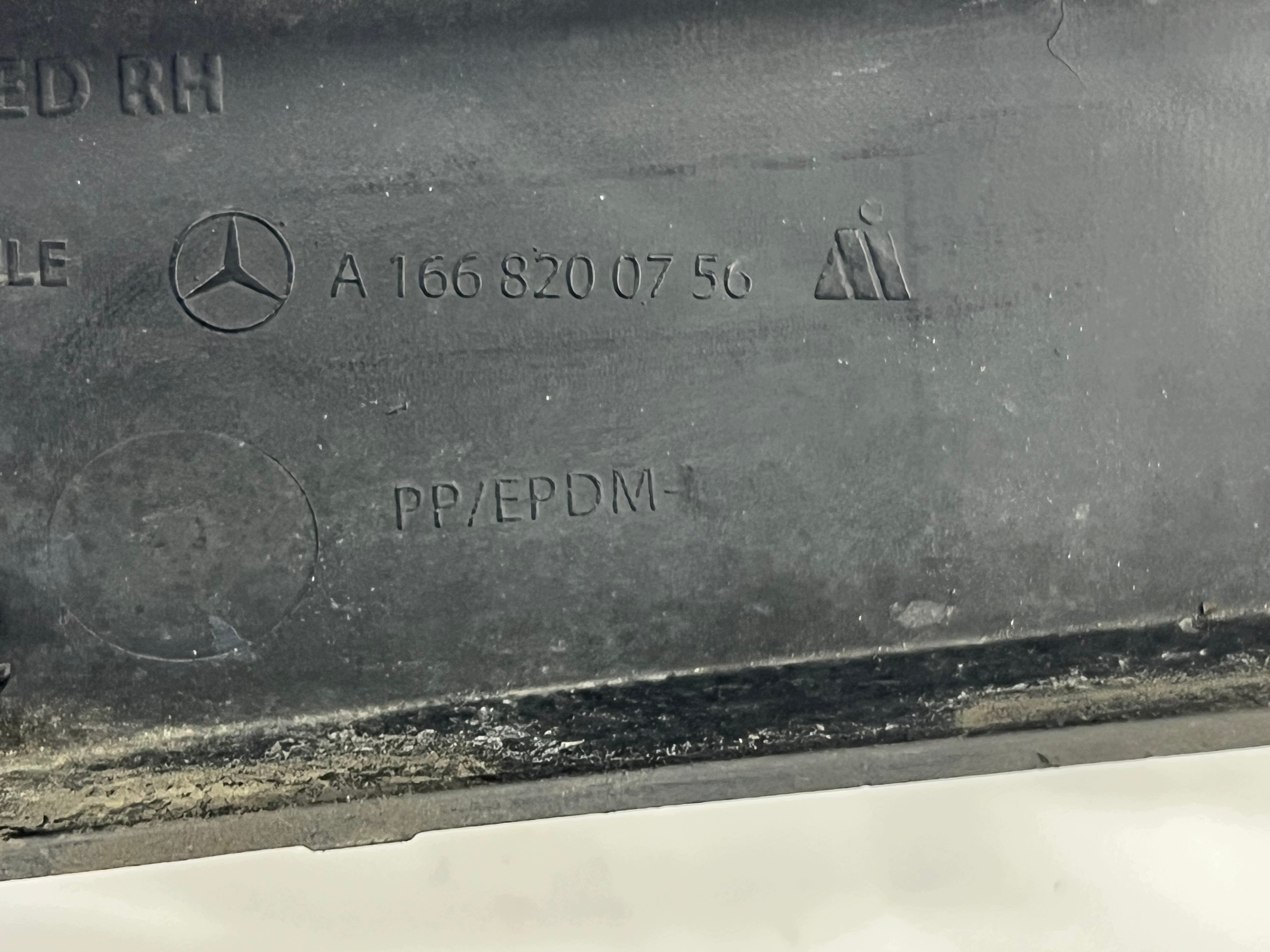 MERCEDES ML W166 11- grid of a bumper left front A1668200756