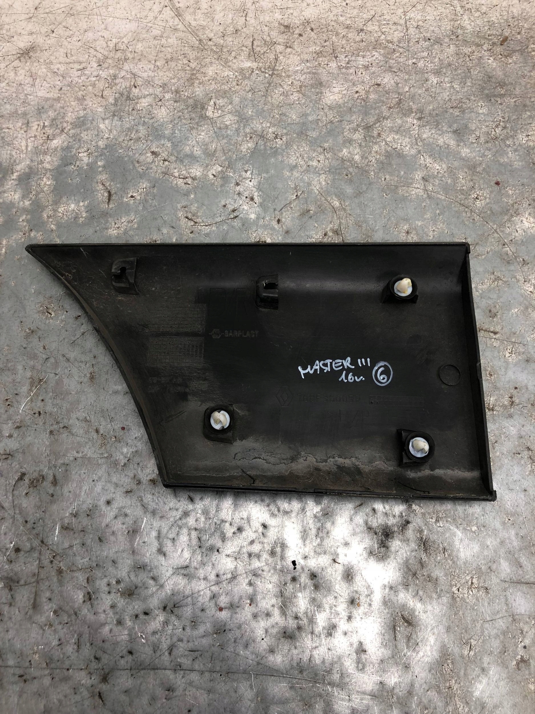 moulding side right RENAULT MASTER III 768F30005R