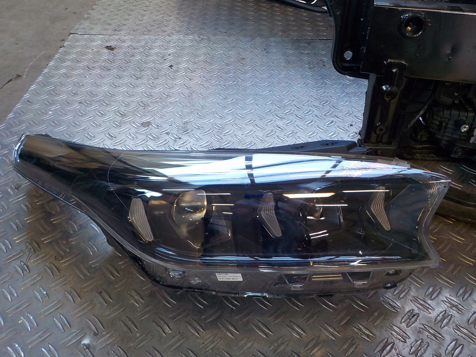 KIA Xceed 18- PRZÓD KOMPLETNY Producent części Kia OE