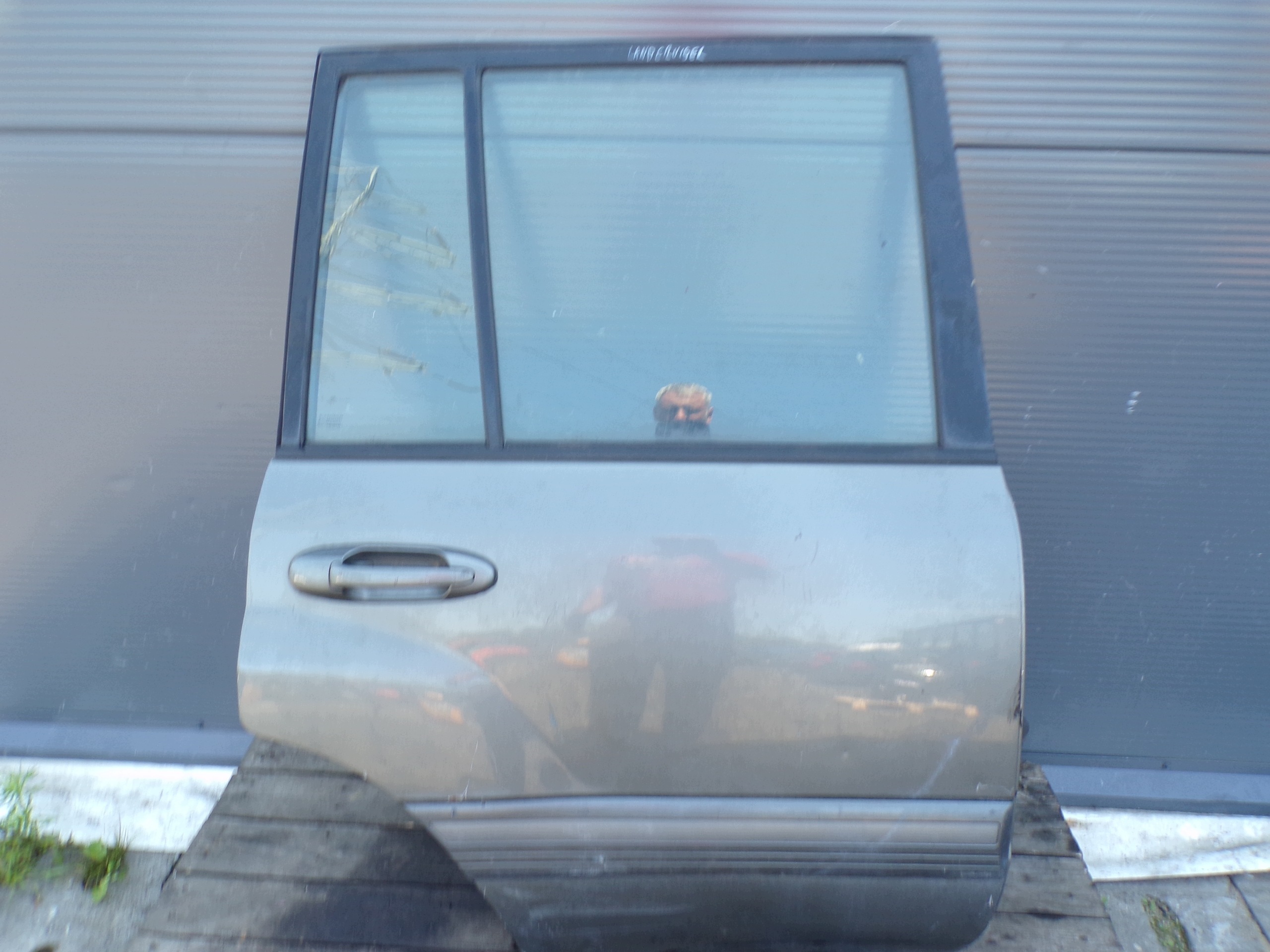 door right rear. TOYOTA LAND CRUISER 100