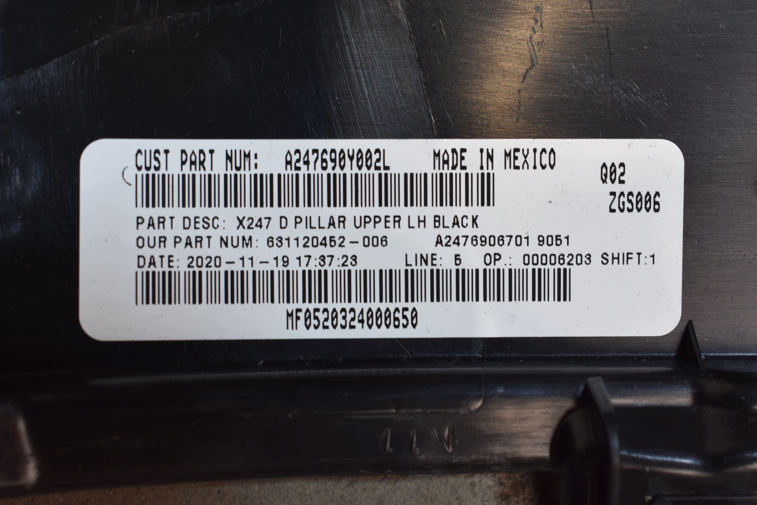 IDEALNA cover pillar trim D left MERCEDES GLB X247 1