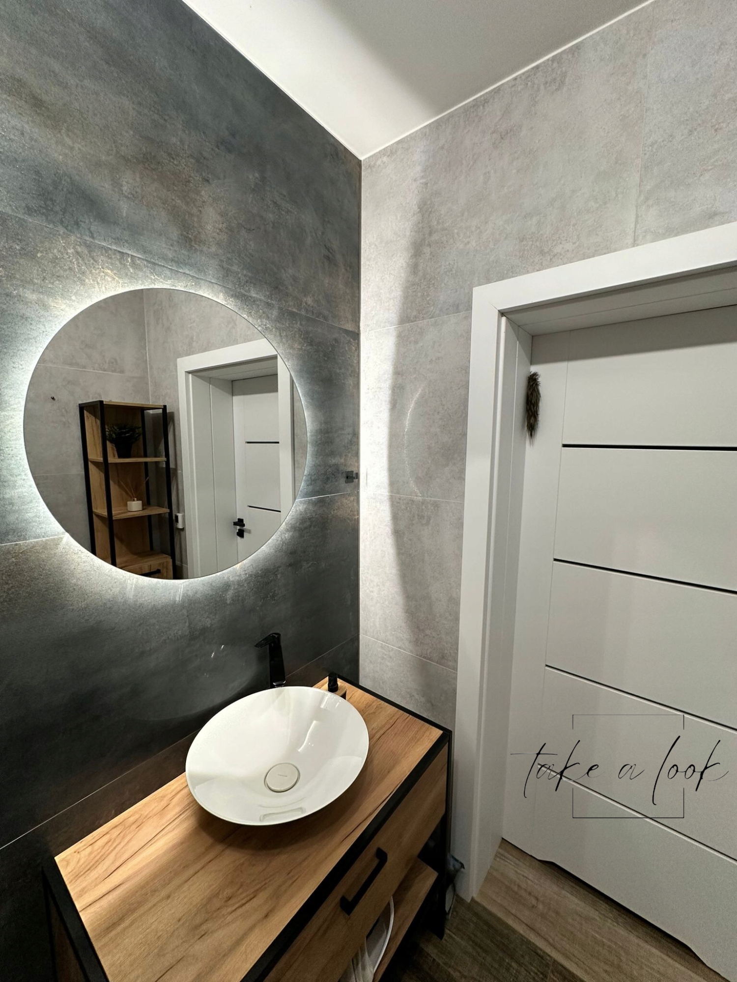 LUSTRO LED fi 60 cm ŁAZIENKOWE OKRĄGŁE PODŚWIETLANE KOŁO LEDOWE FREESIA Kolor mebla biały