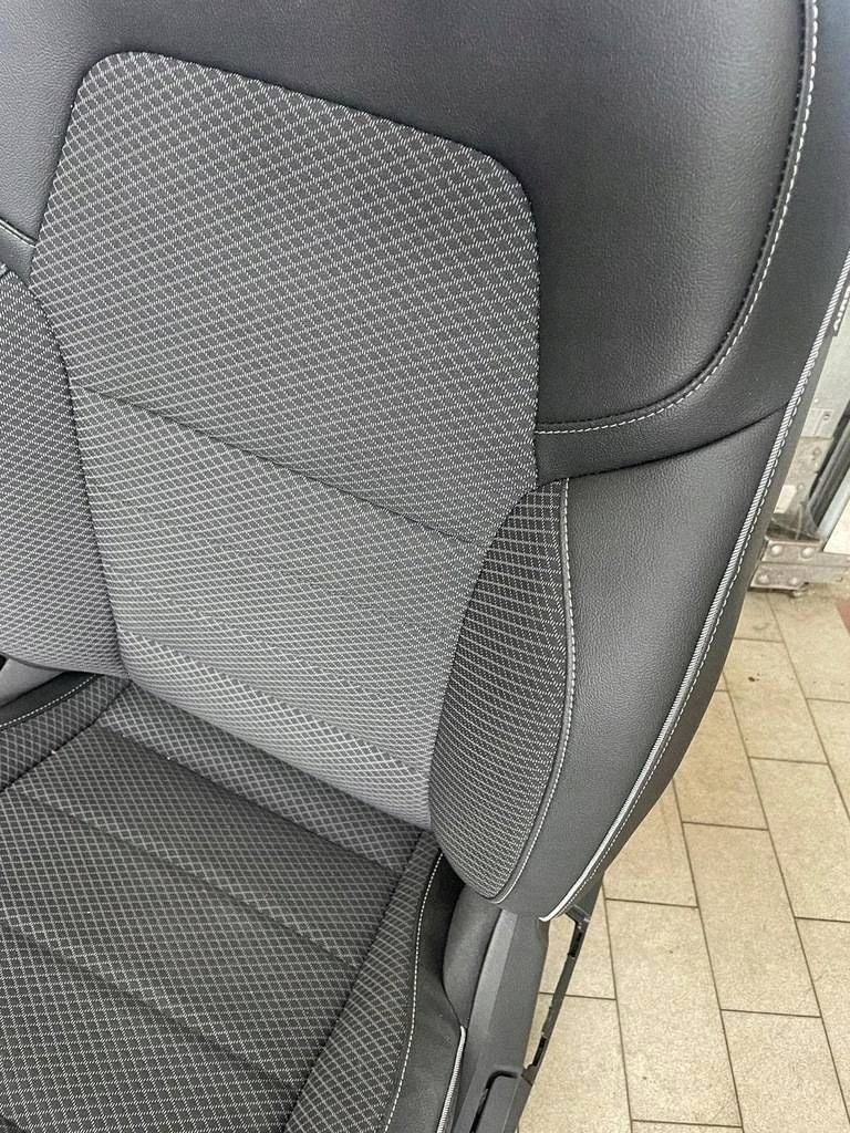 Komptel Sitze z boczkami Renault Arkana