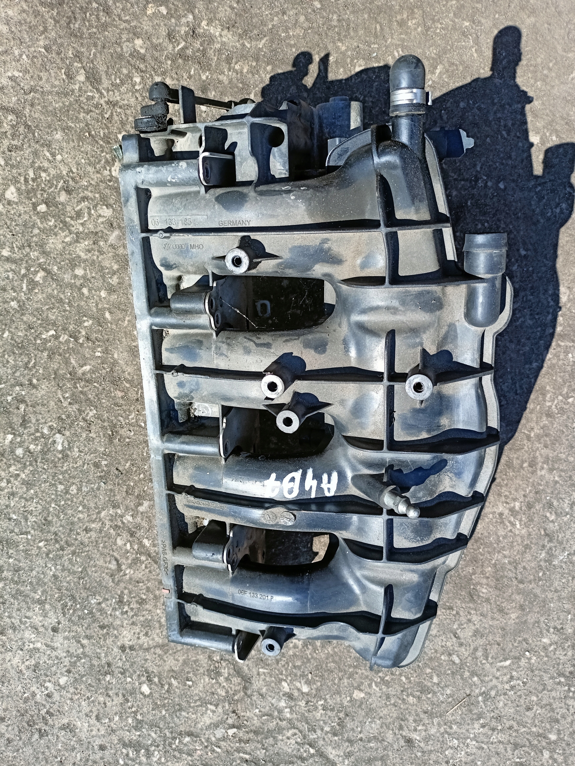 Впускной коллектор AUDI A4 B7 2.0 TFSI 06133185