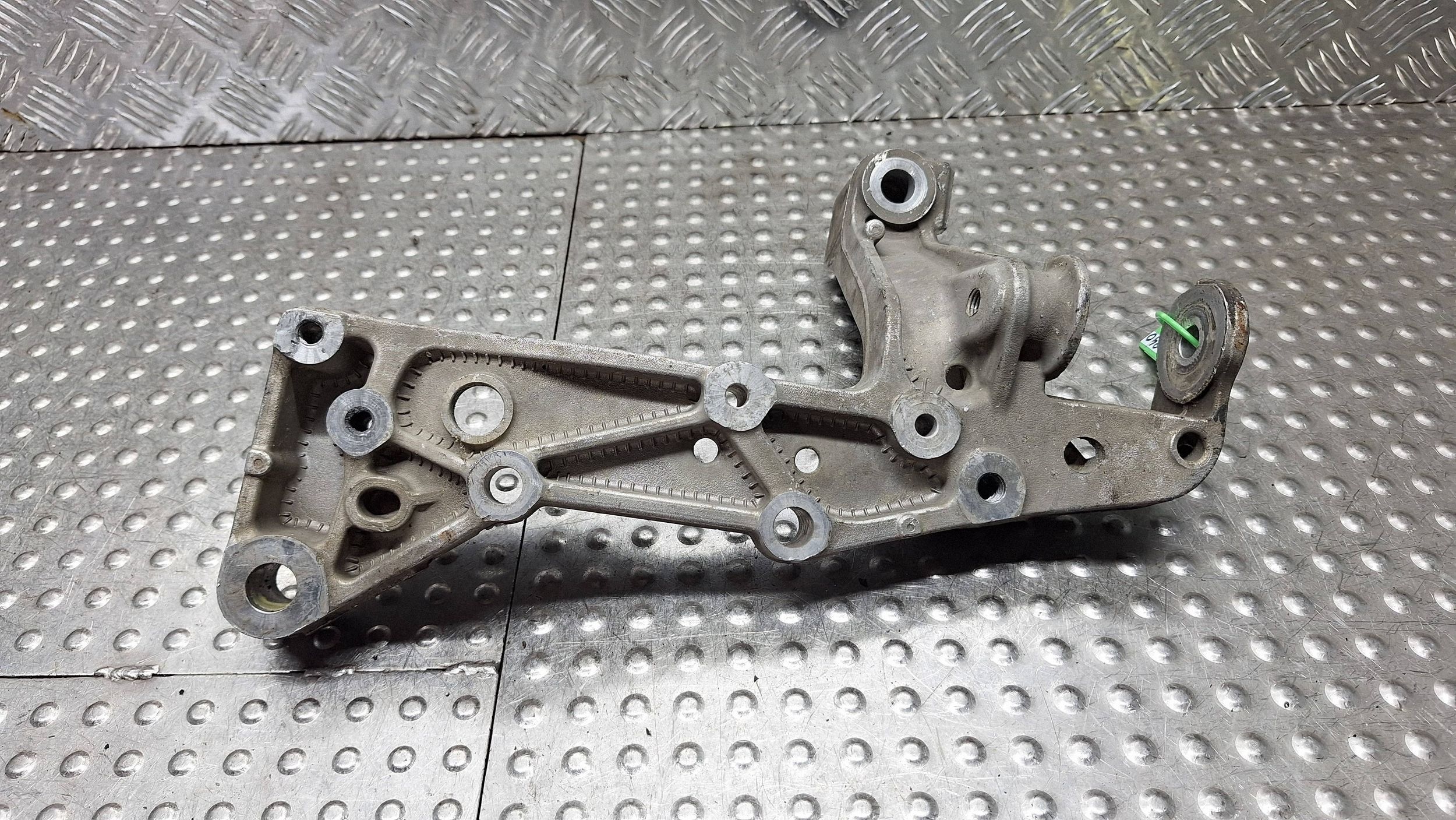console arms right front 1K0199296E VW GOLF V VI A3 8P LEON II OCTAVIA
