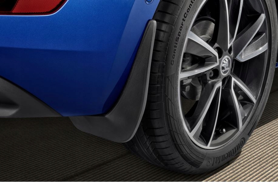 CHLAPACZE SKODA SCALA - TYŁ TYLNE - 2 SZT.