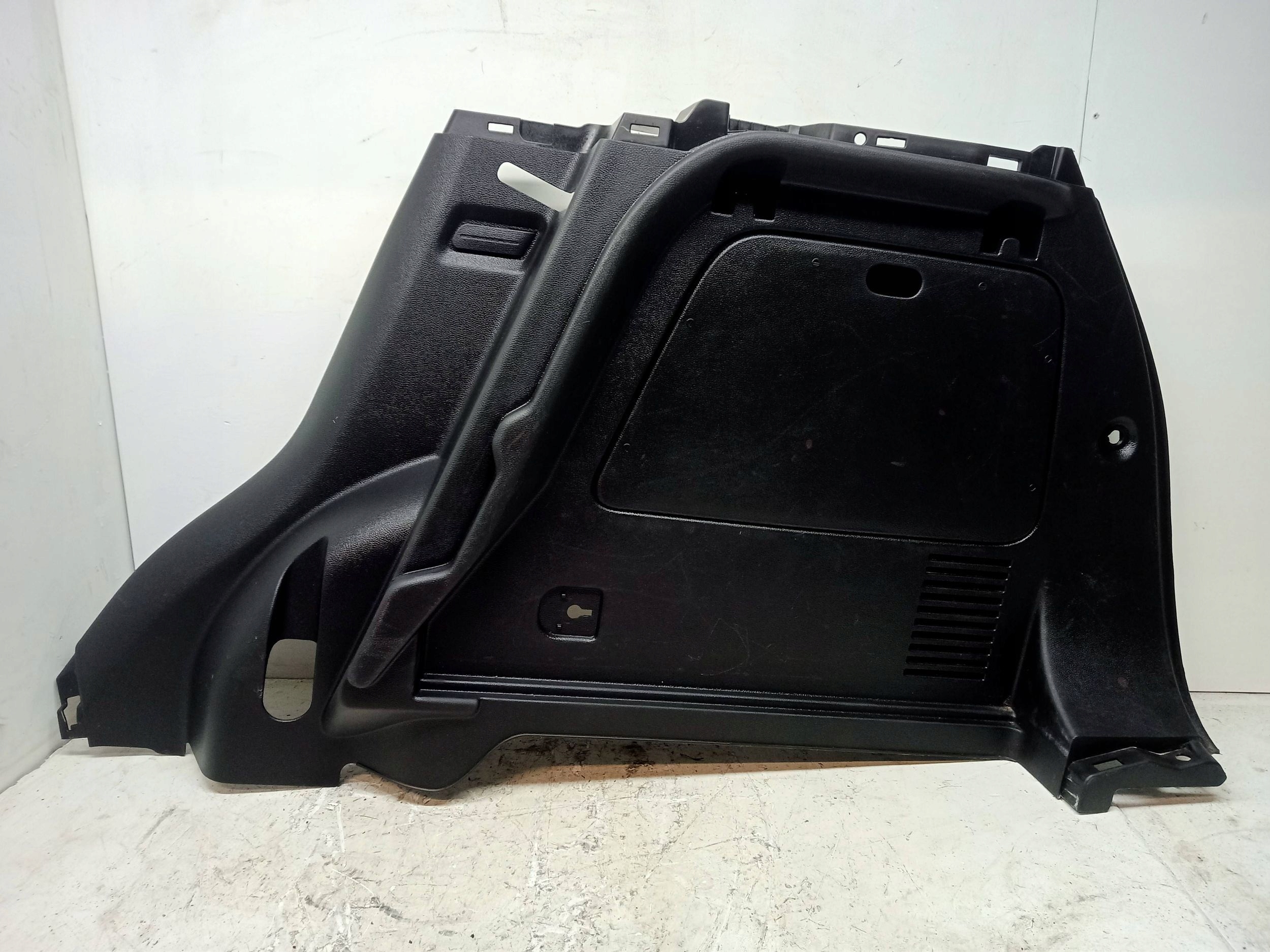 CHEVROLET TRAX MOKKA side upholstery boot right rear part 95190815