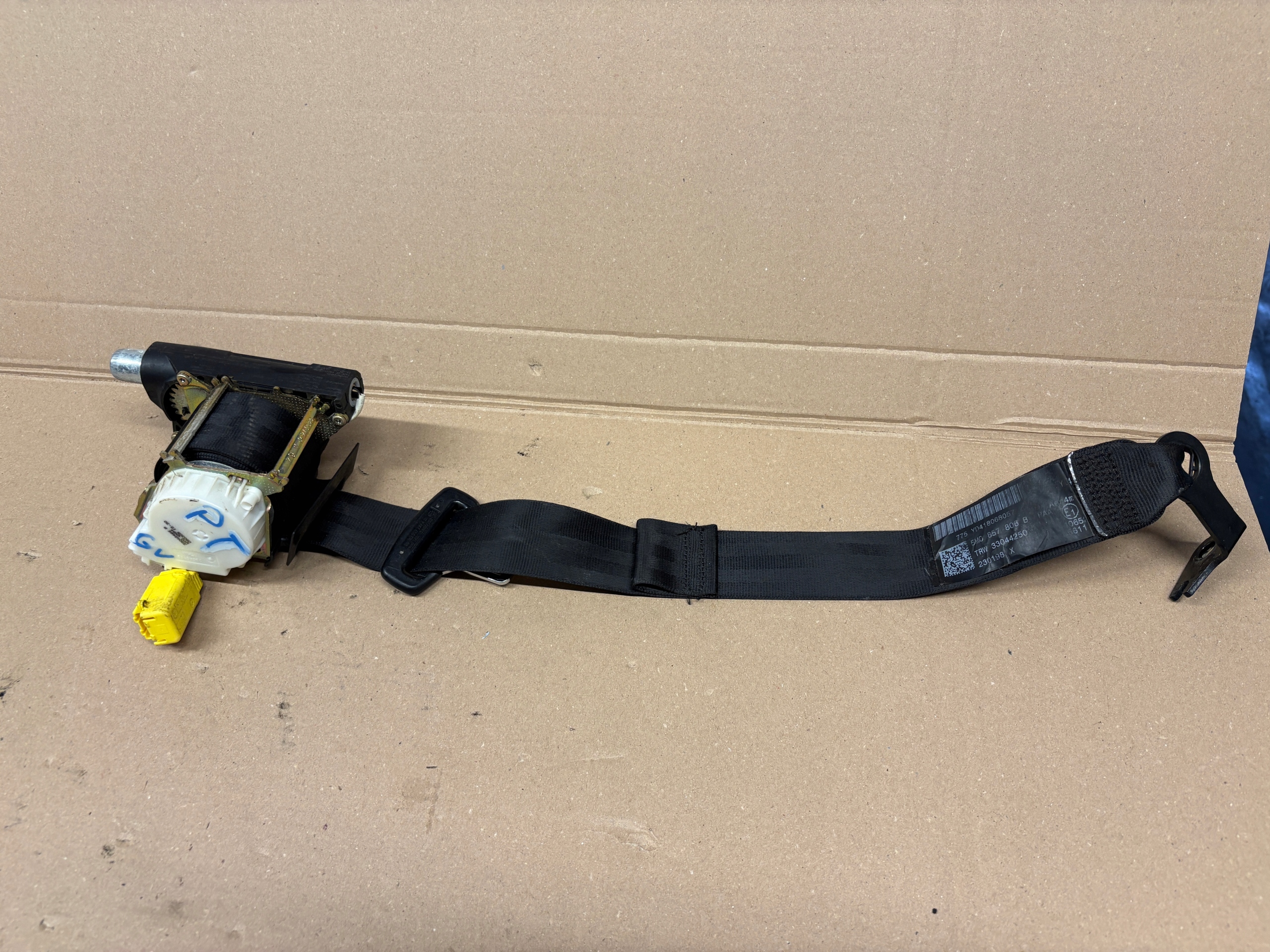 VW GOLF V PLUS Gurten Sicherheits rechts heck 5M0857806B