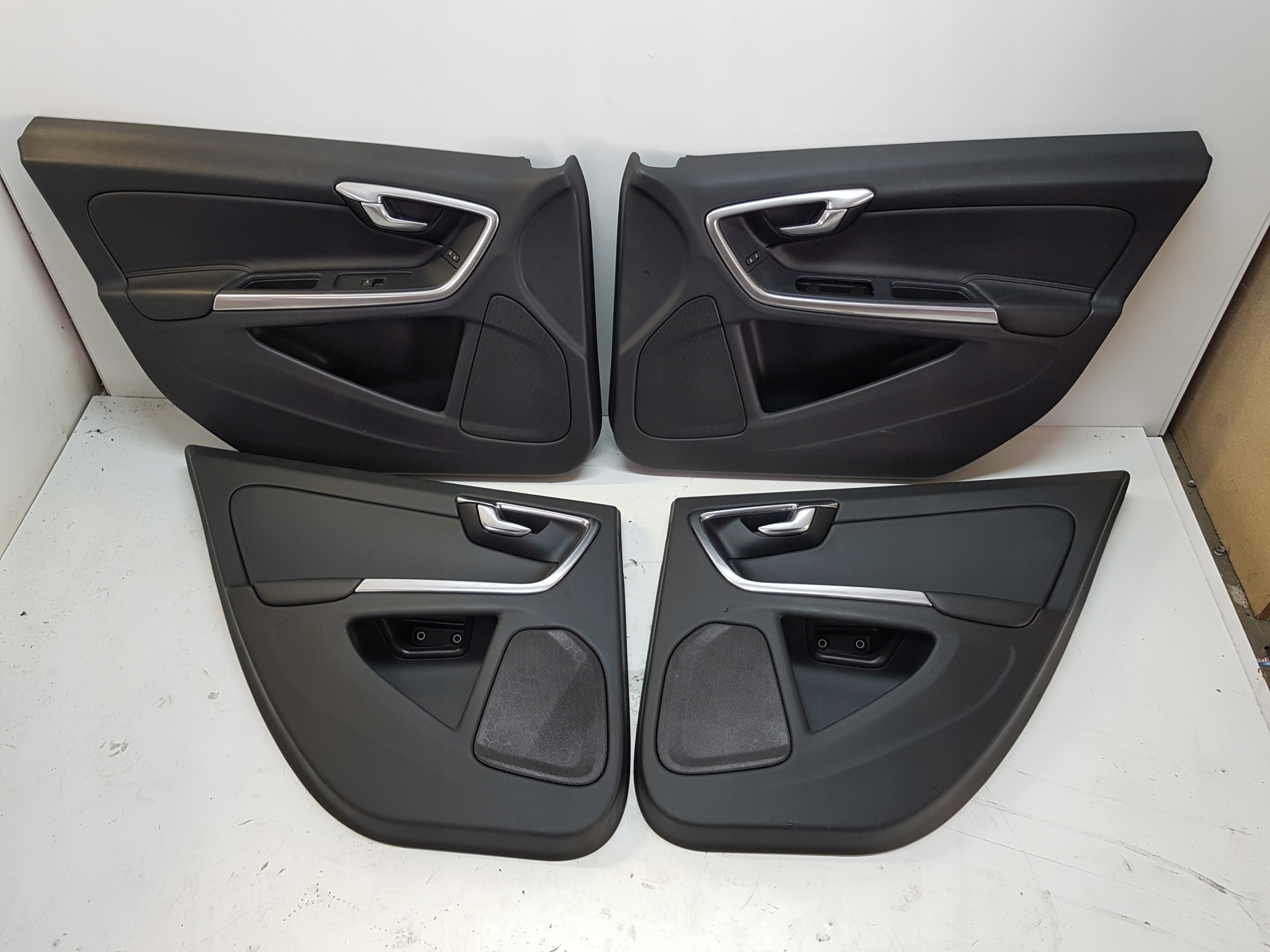 VOLVO V60 VERKLEIDUNG TÜR HECK RECHTS