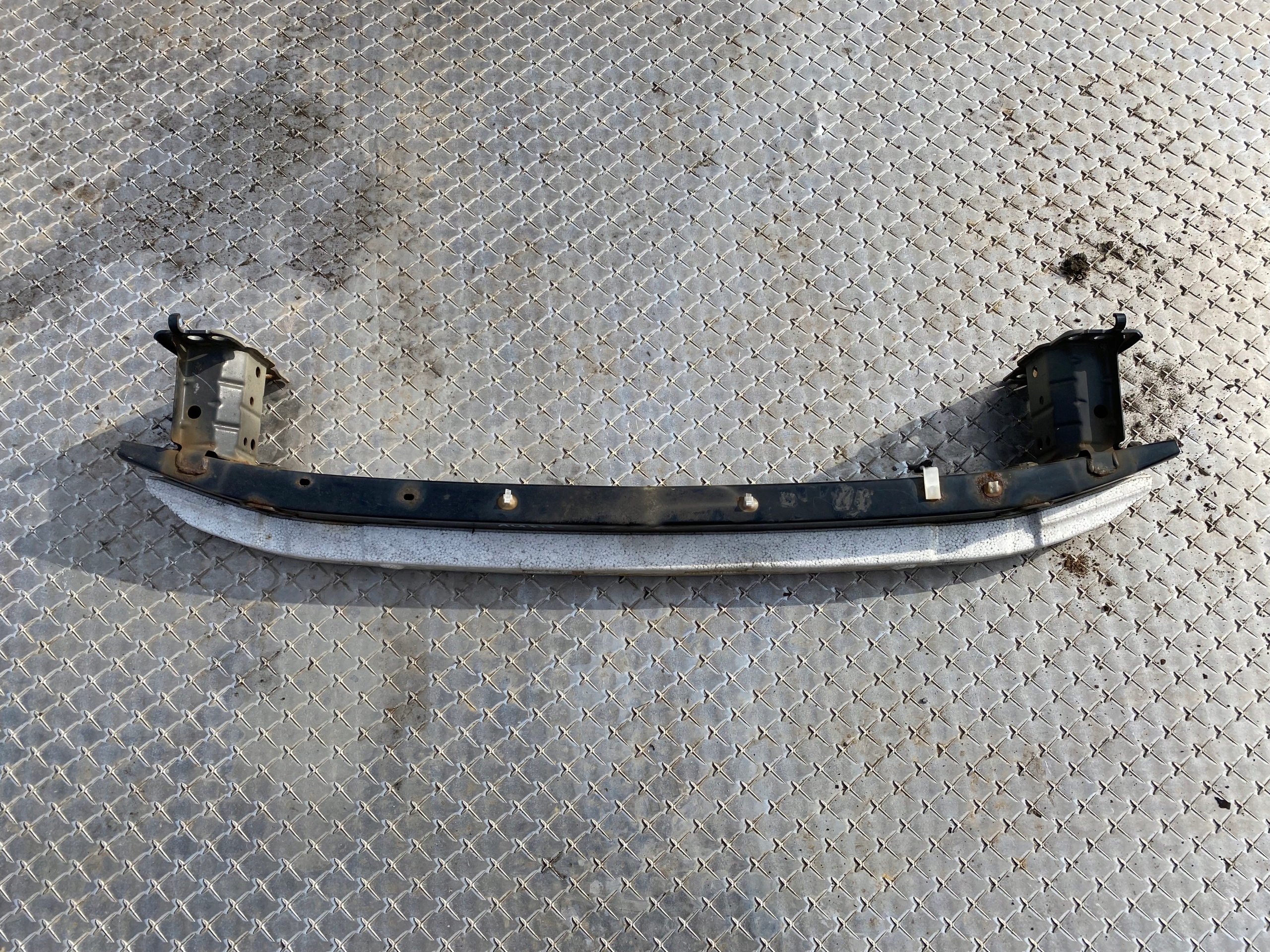 TOYOTA AURIS e TRAVERSA paraurti Anteriore ABSORBER
