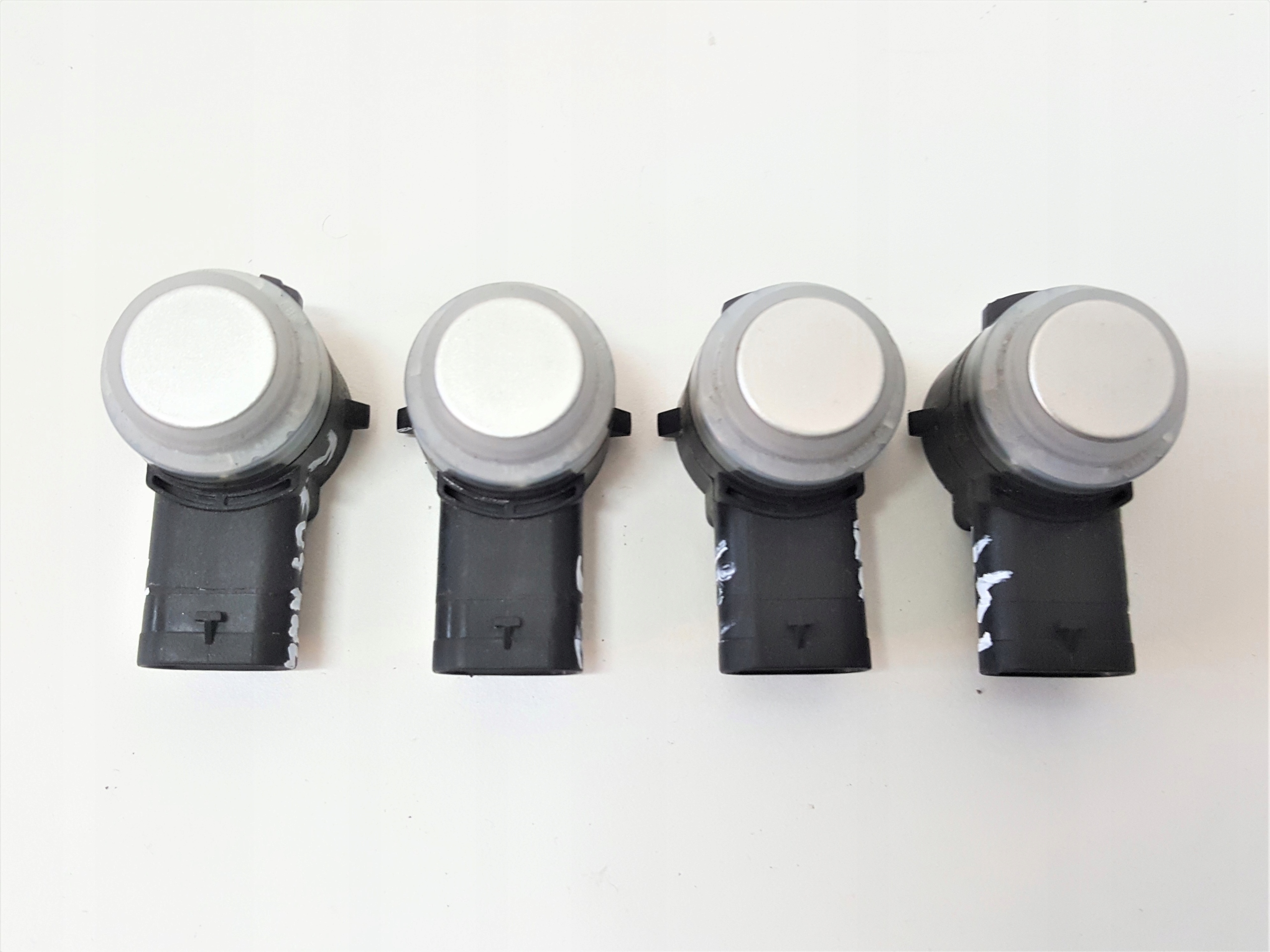 MU5T-15K859-CAW - FOCUS MK4 датчик парковки заднего хода PDC 20R.