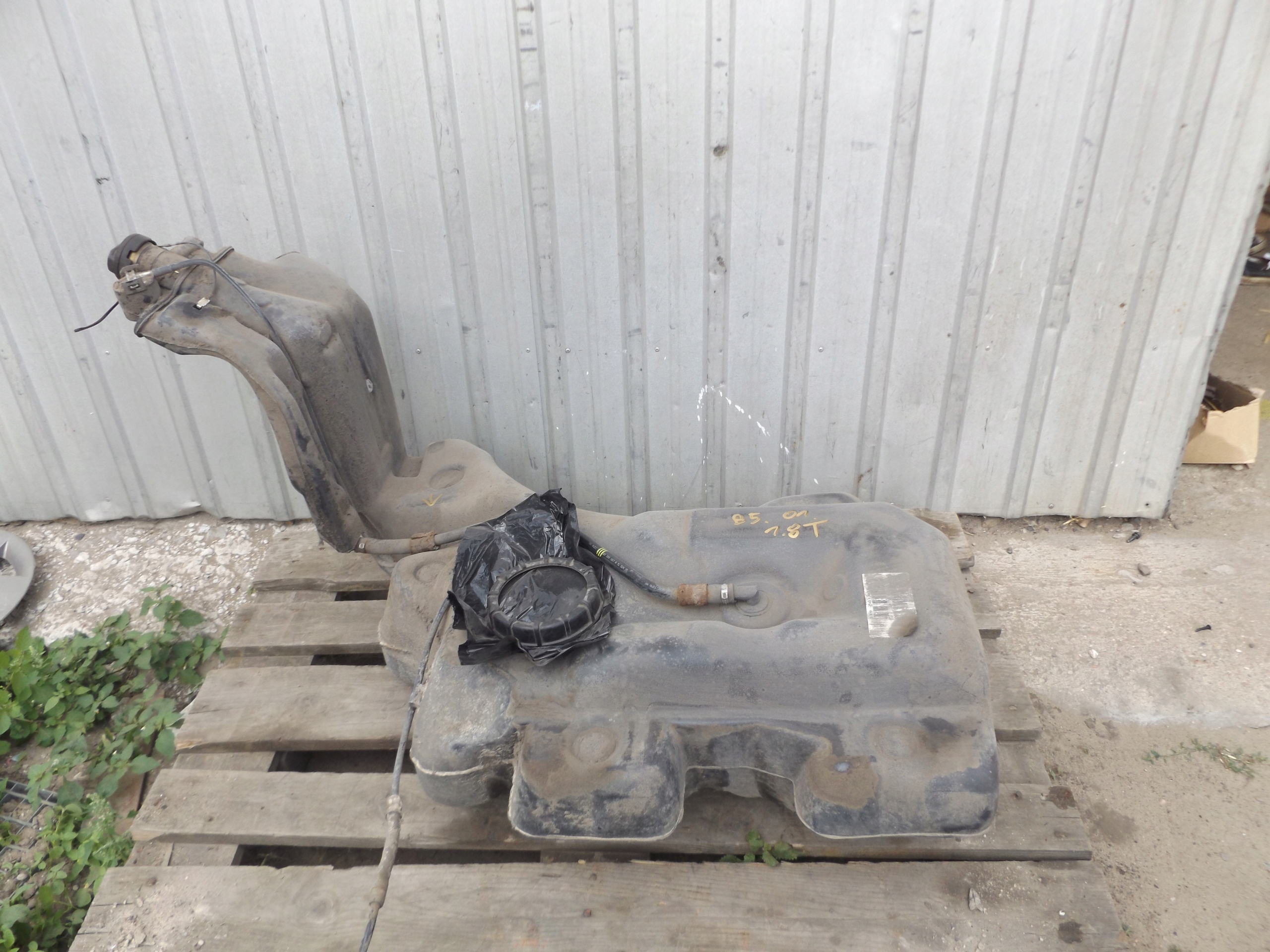 PASSAT B5 FL Універсал 1,8 Т бак Паливний бак