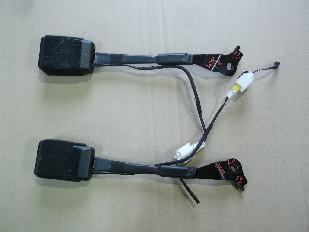 PEUGEOT 308 II T9 передняя пряжка ремня безопасности