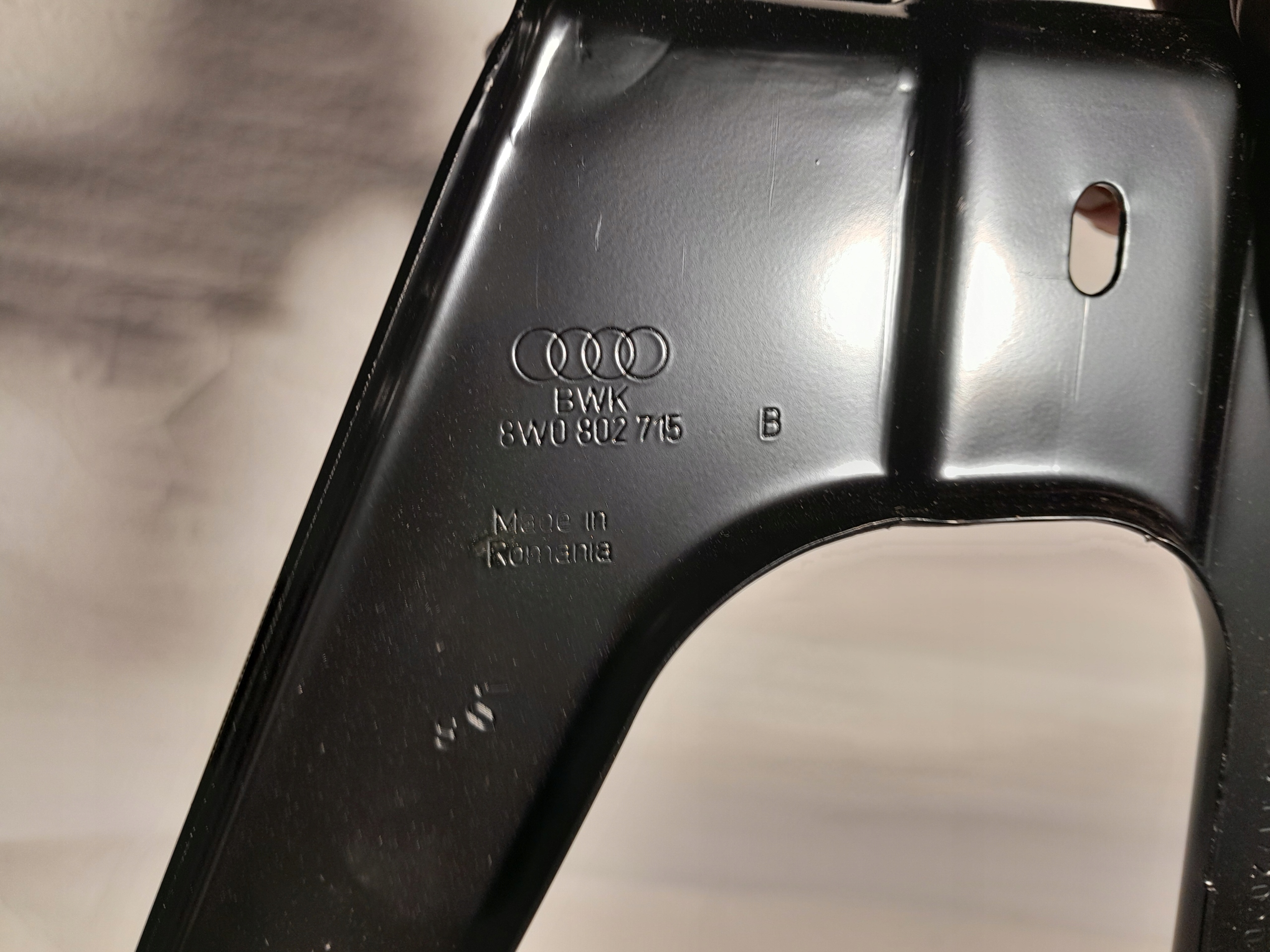 AUDI A4 B9 LIFT Berline Support plaque Roues de la roue de secours 8W0802715B