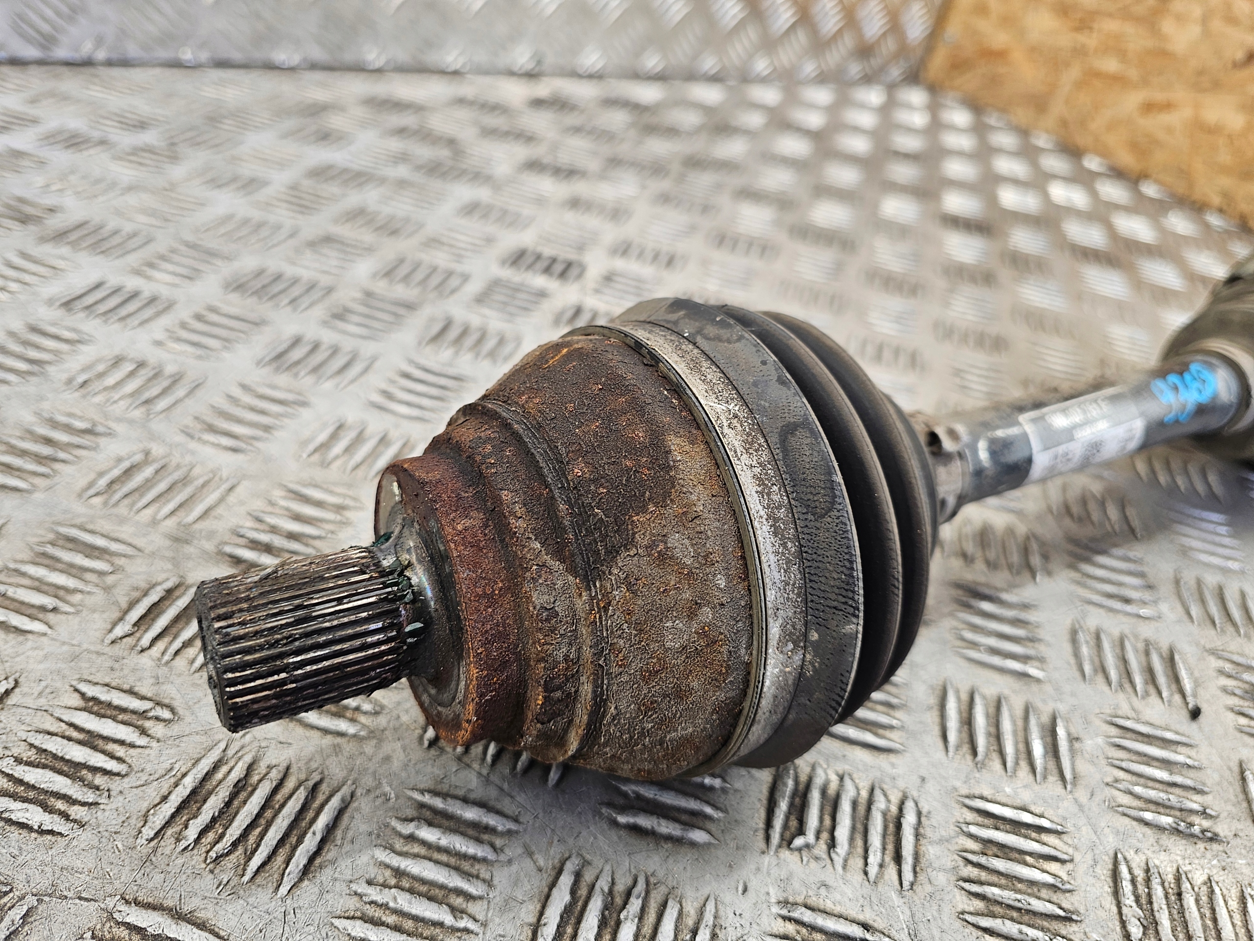 AUDI Q3 8U 2.0D semi-axis left front 5N0407761F 11