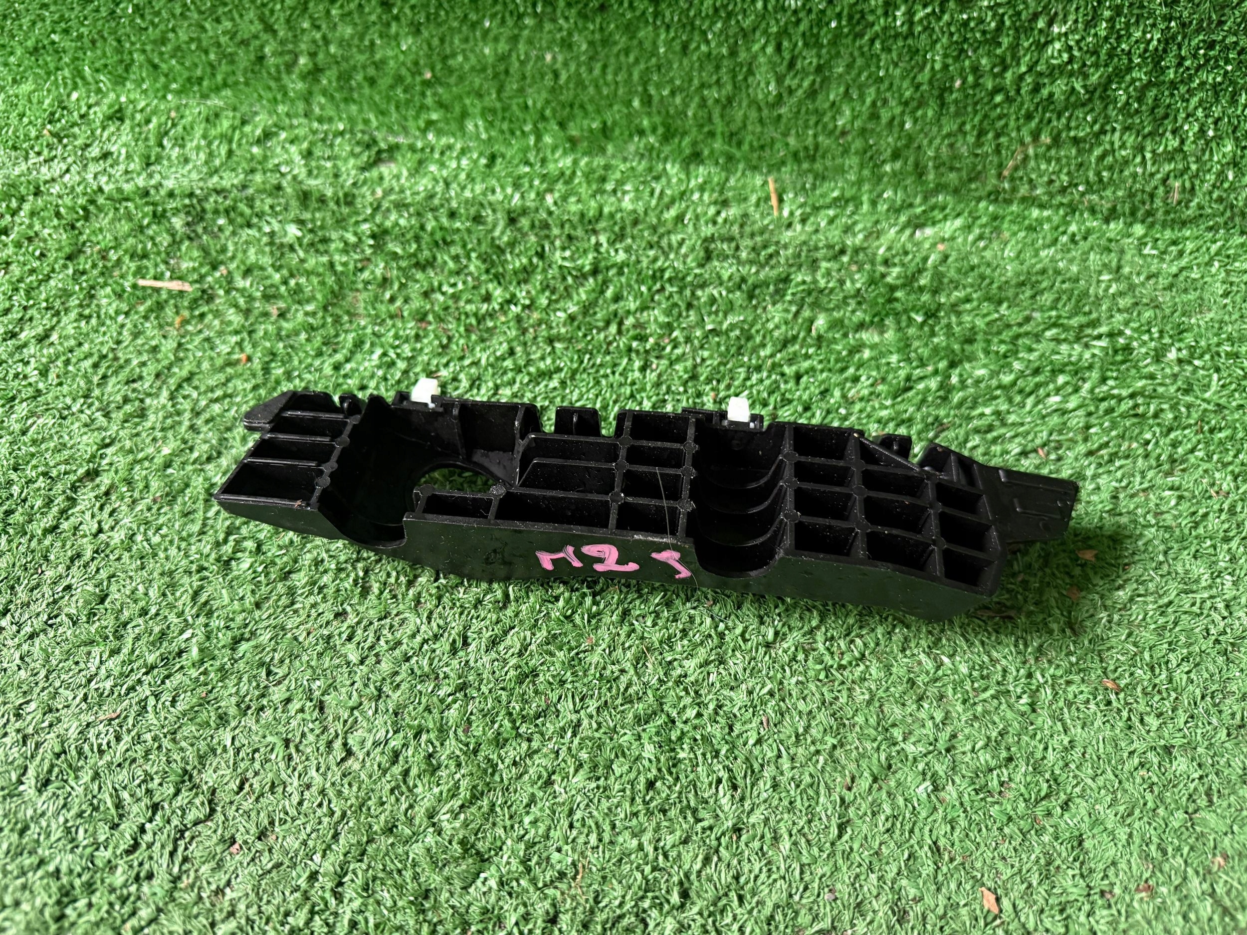 HYUNDAI I30 bumper bracket left front 86515-G4000