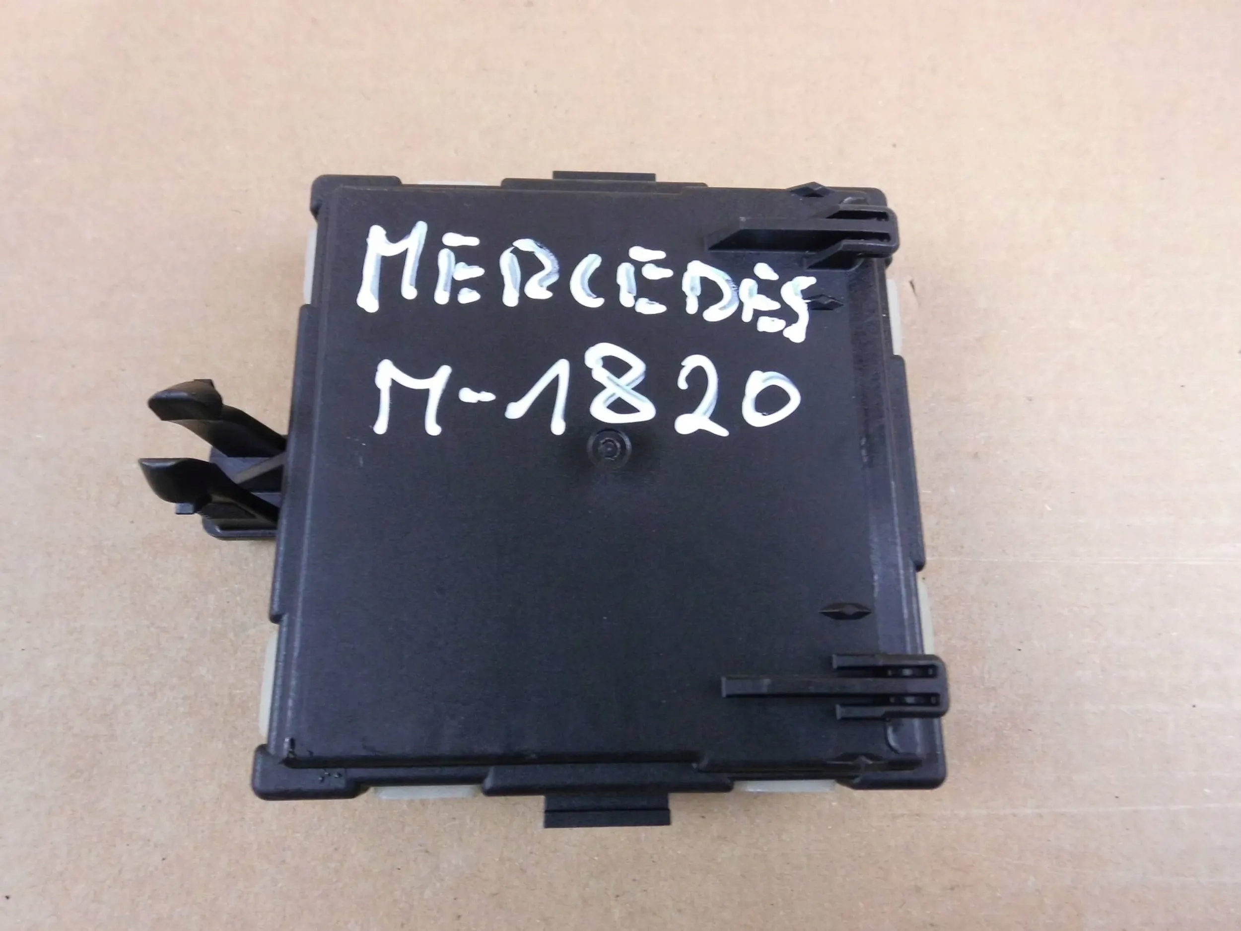Mercedes-Benz Sprinter W907 module control unit of a lock door A907