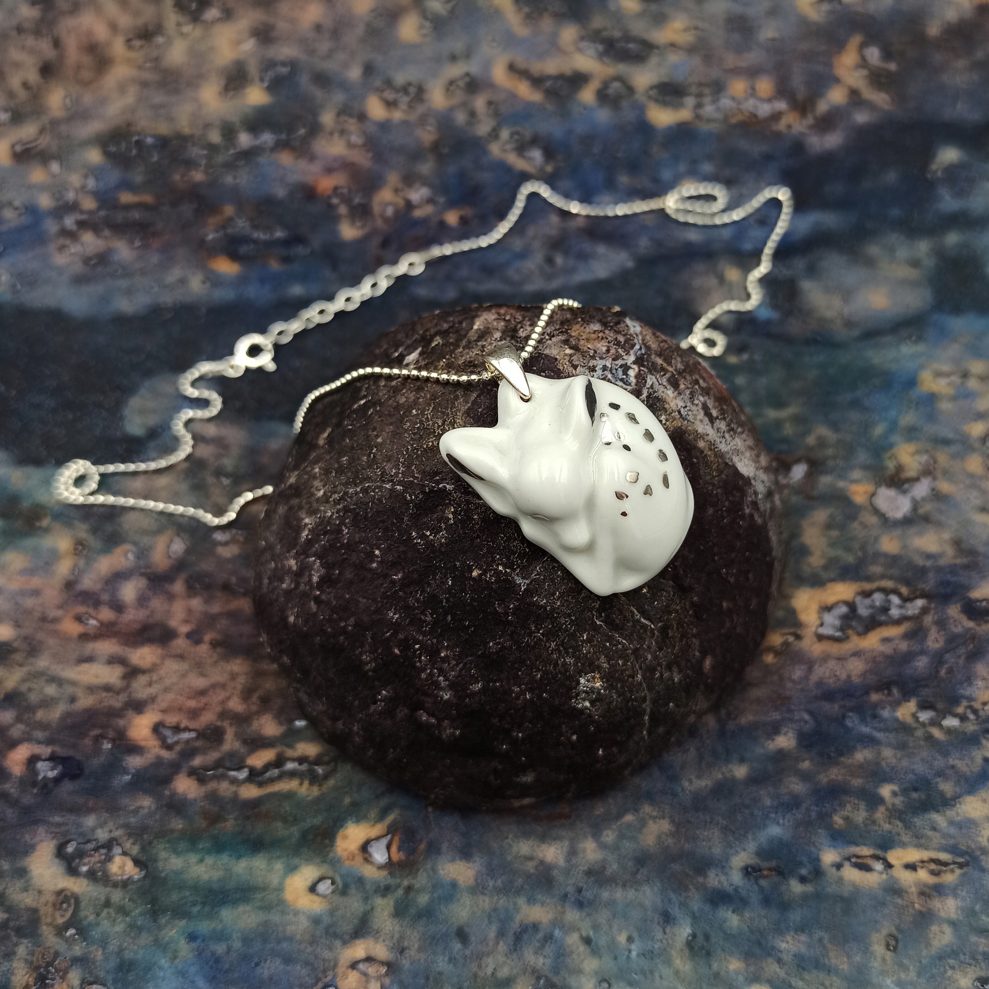 Bílá Srna, přívěsek porcelán a stříbro 925, srnka lanaia jelen