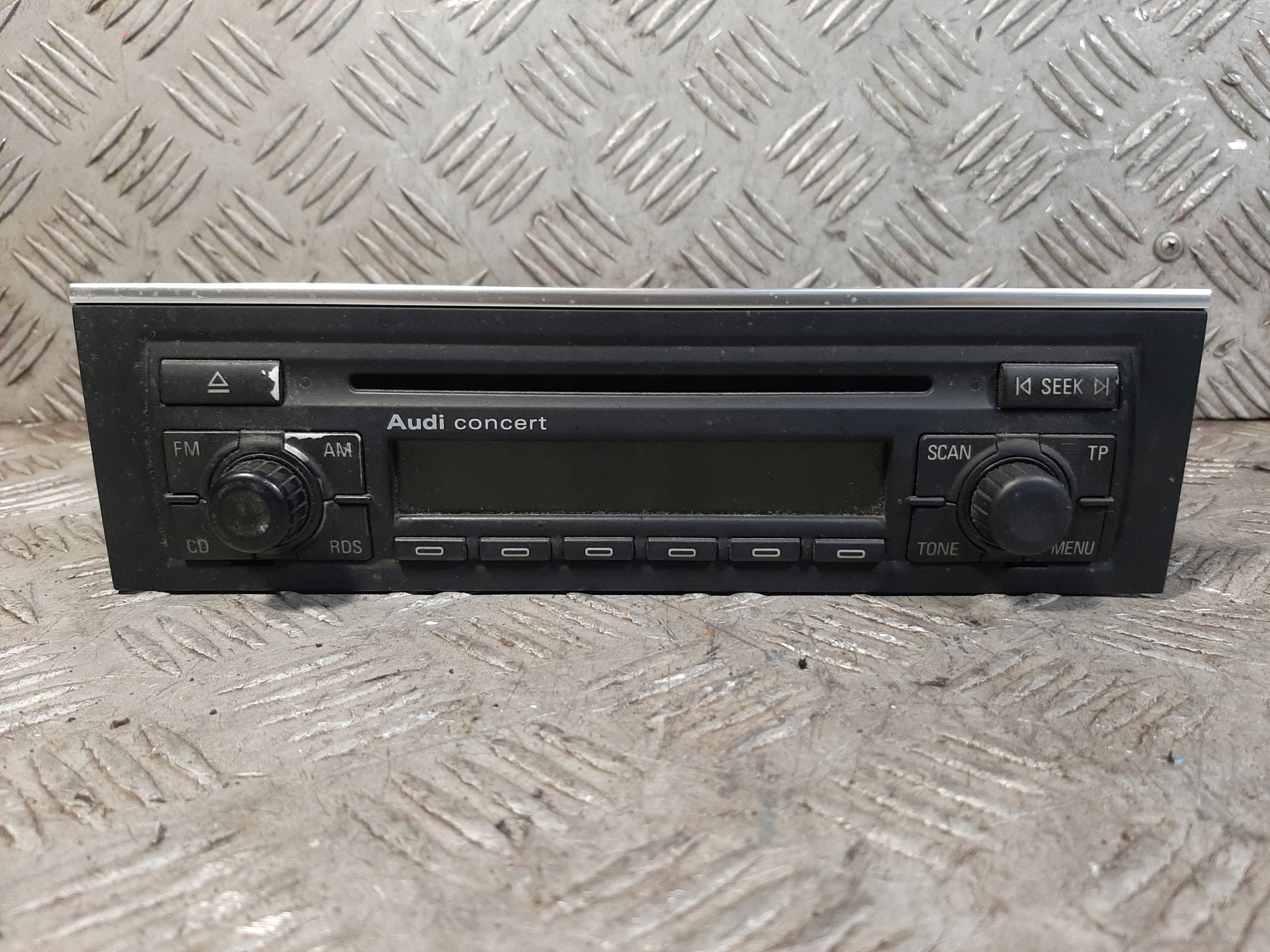 AUDI A4 B7 06R радио Audi CONCERT 8E0035186D