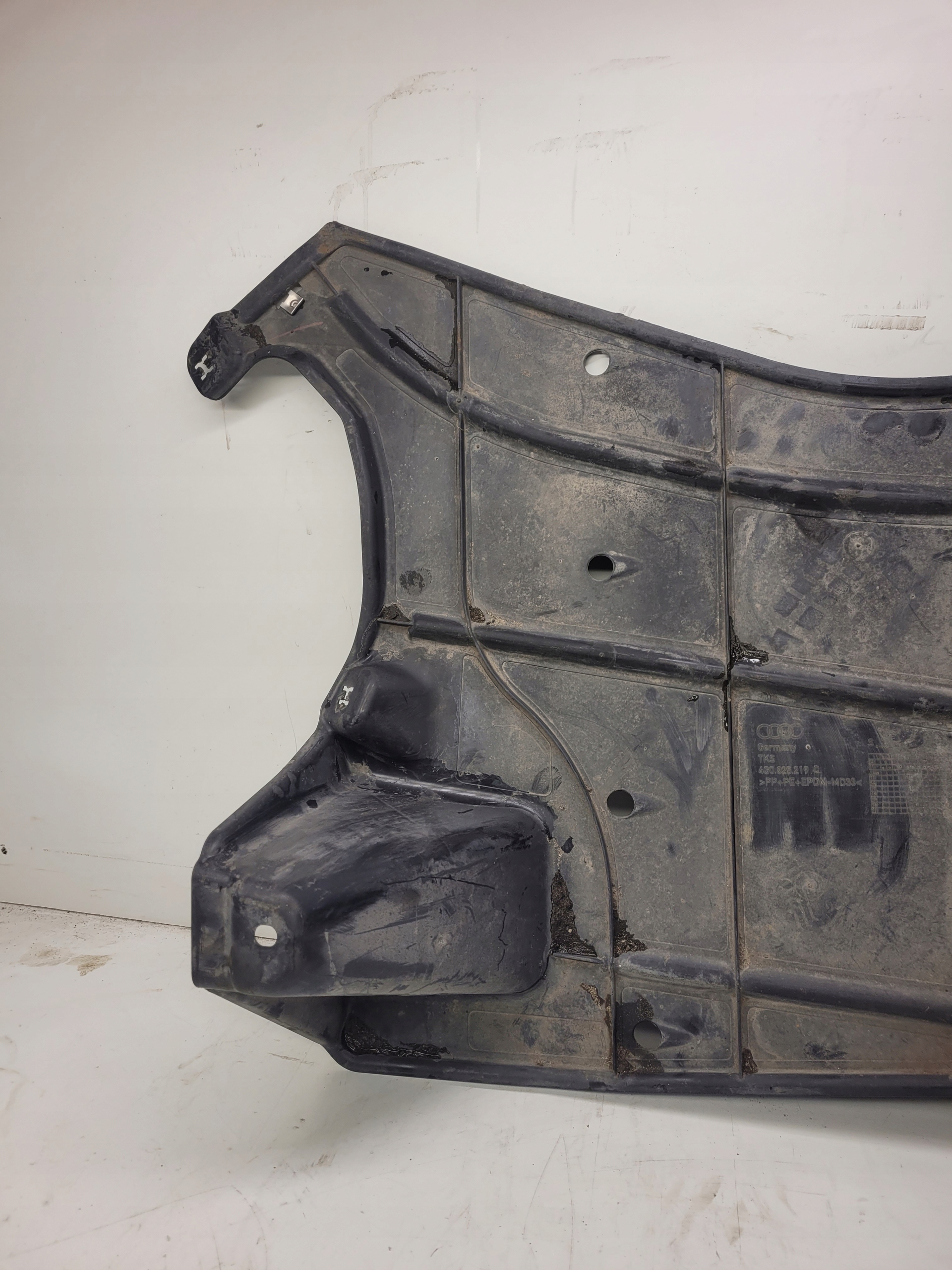 BLENDE ABDECKUNG UNTERFAHRSCHUTZ LINKS AUDI A6 C7 4G0825219C