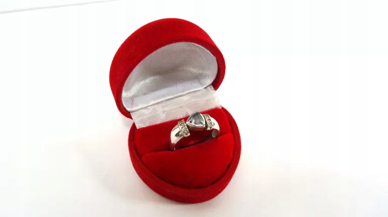 KRZEPKI SREBRNY PIERŚCIONEK PR.925, W.: 3,75G. R.:18