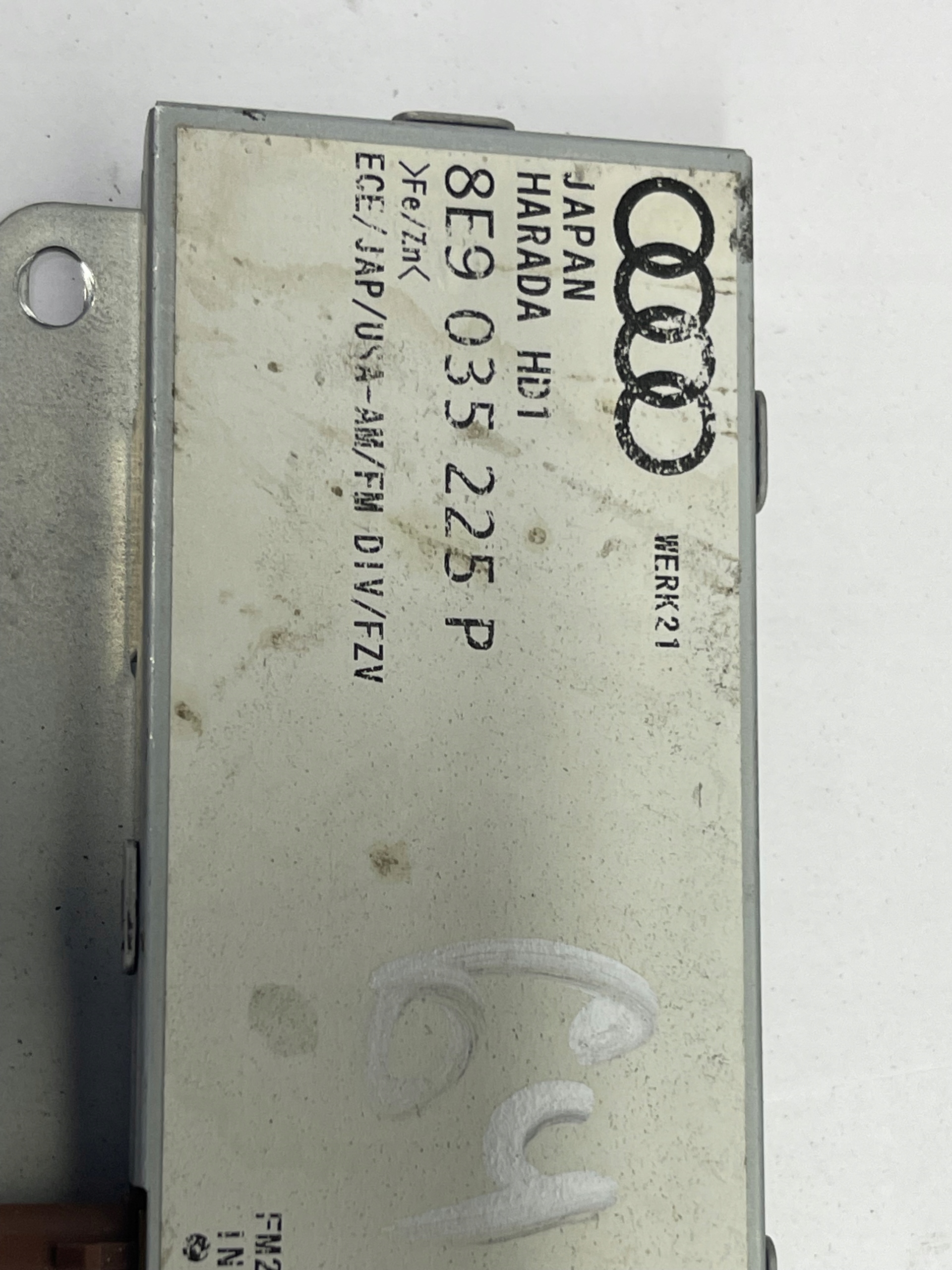 antenna amplifier AUDI A4 B7 8E9035225P