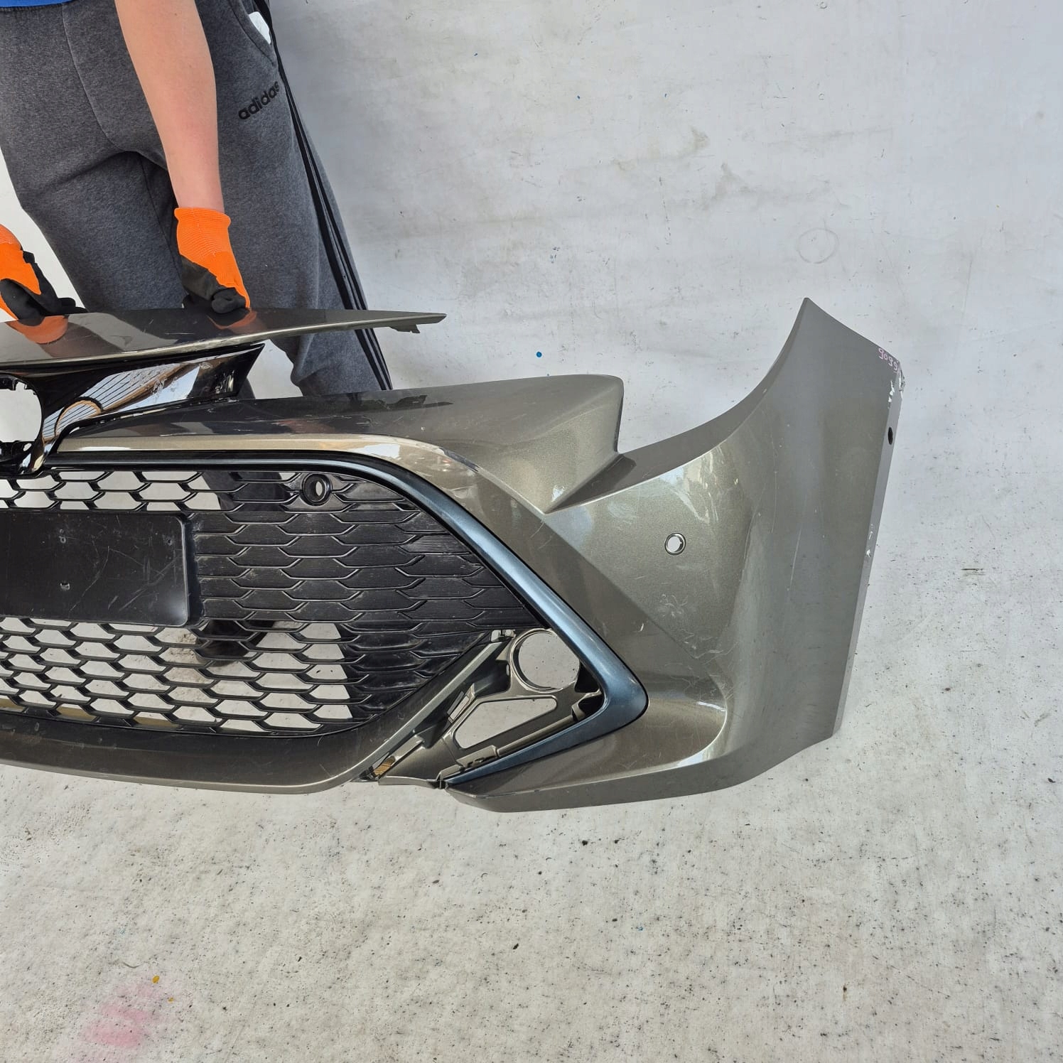 TOYOTA COROLLA XII E21 KOMBI HB bumper front front PDC 52114-YY010
