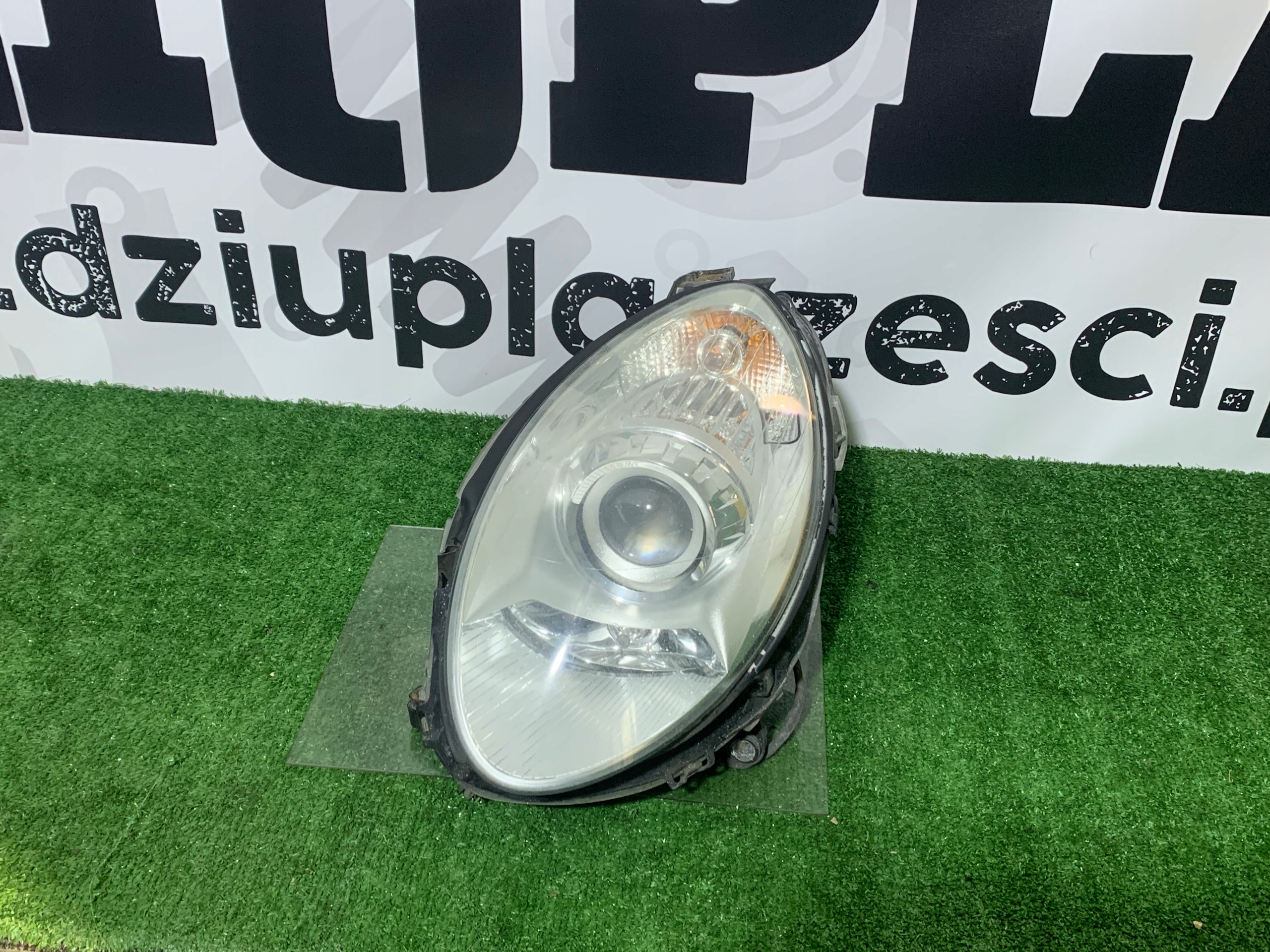 light front front right right MERCEDES W251 BI XENON SKRETNA EUROPA