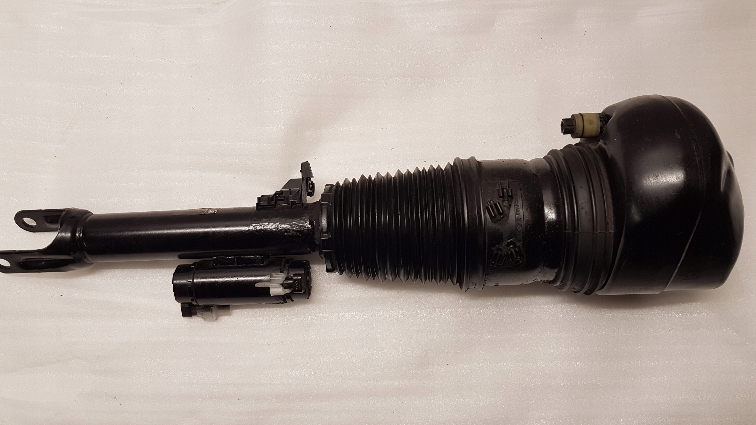 shock absorber left front BMW 7 G11 G12 6877553