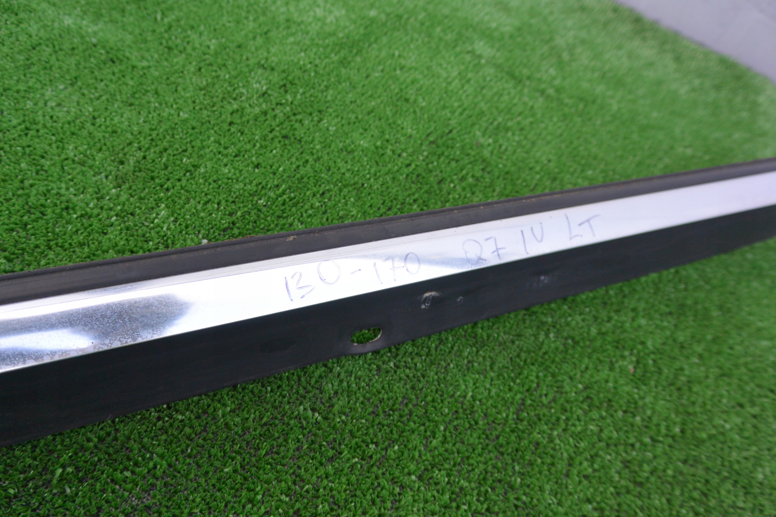 moulding dust door CHROM left rear part AUDI Q7 4L