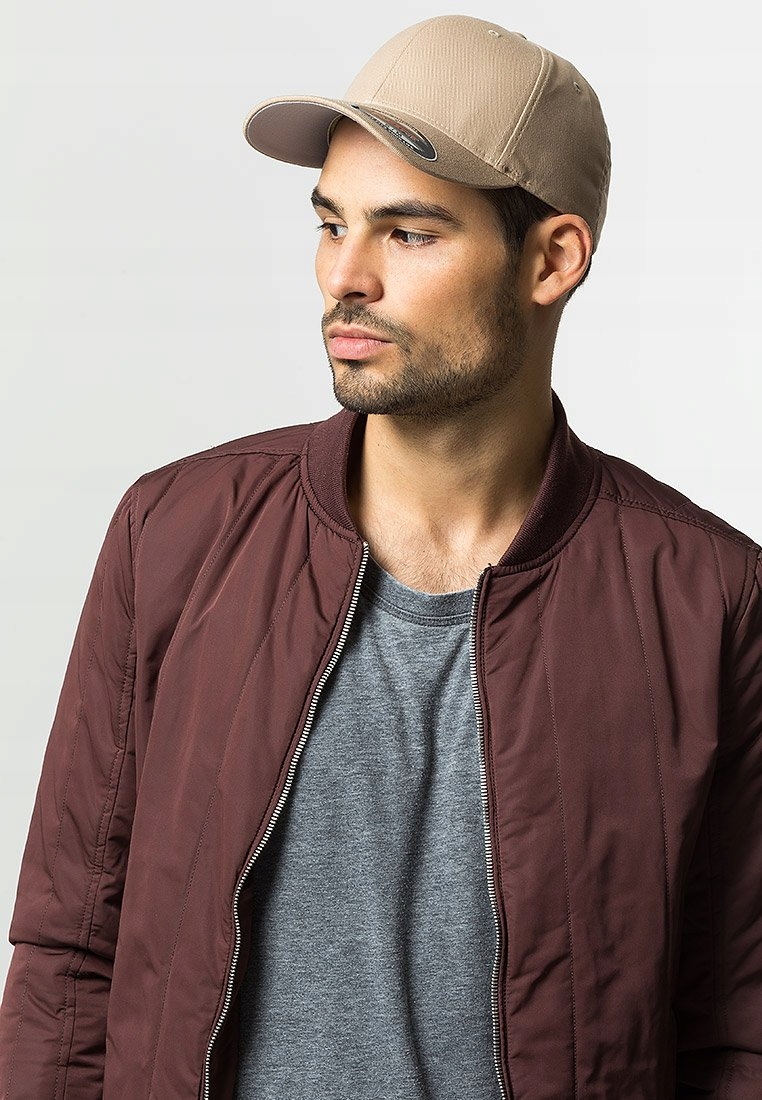 CZAPKA Z DASZKIEM FLEXFIT BASEBALLÓWKA KHAKI S/M Płeć uniseks