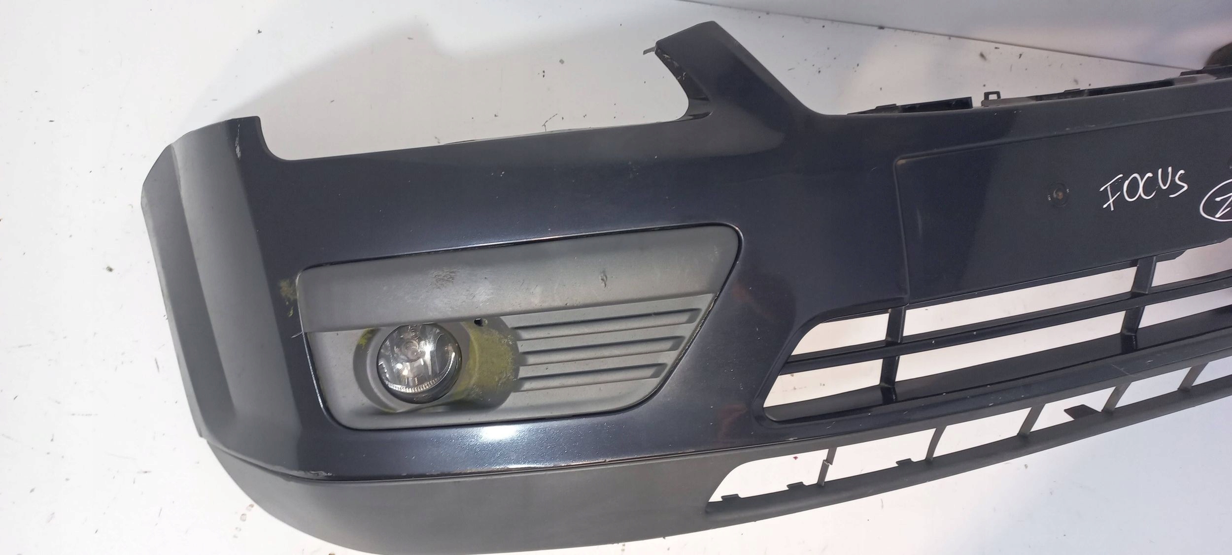 Ford Focus MK2 Frontstoßstange 4M5117C749A (ZD121)