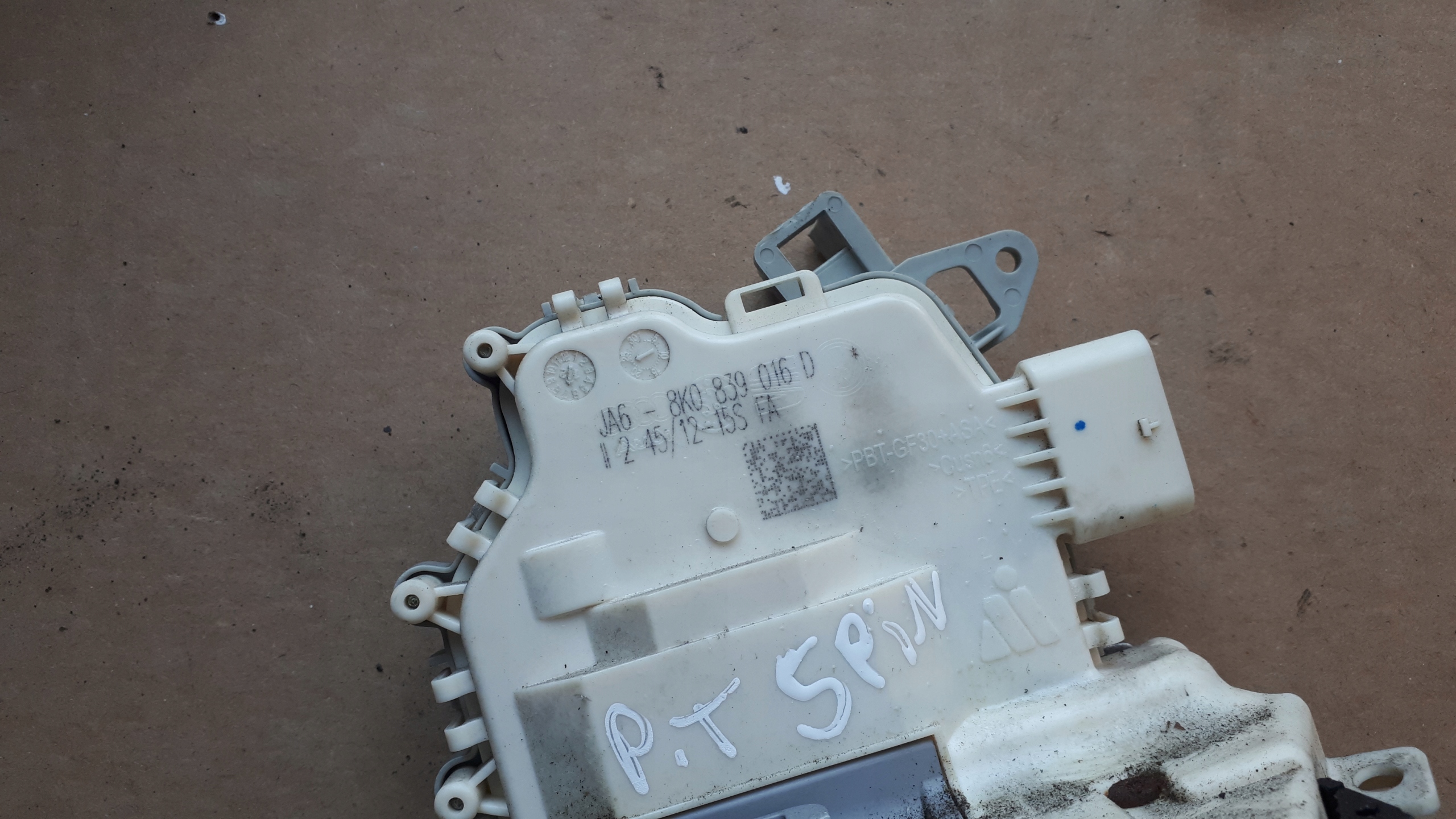 S4 B8 A4 lock door right rear part 8K0839016D 5PIN