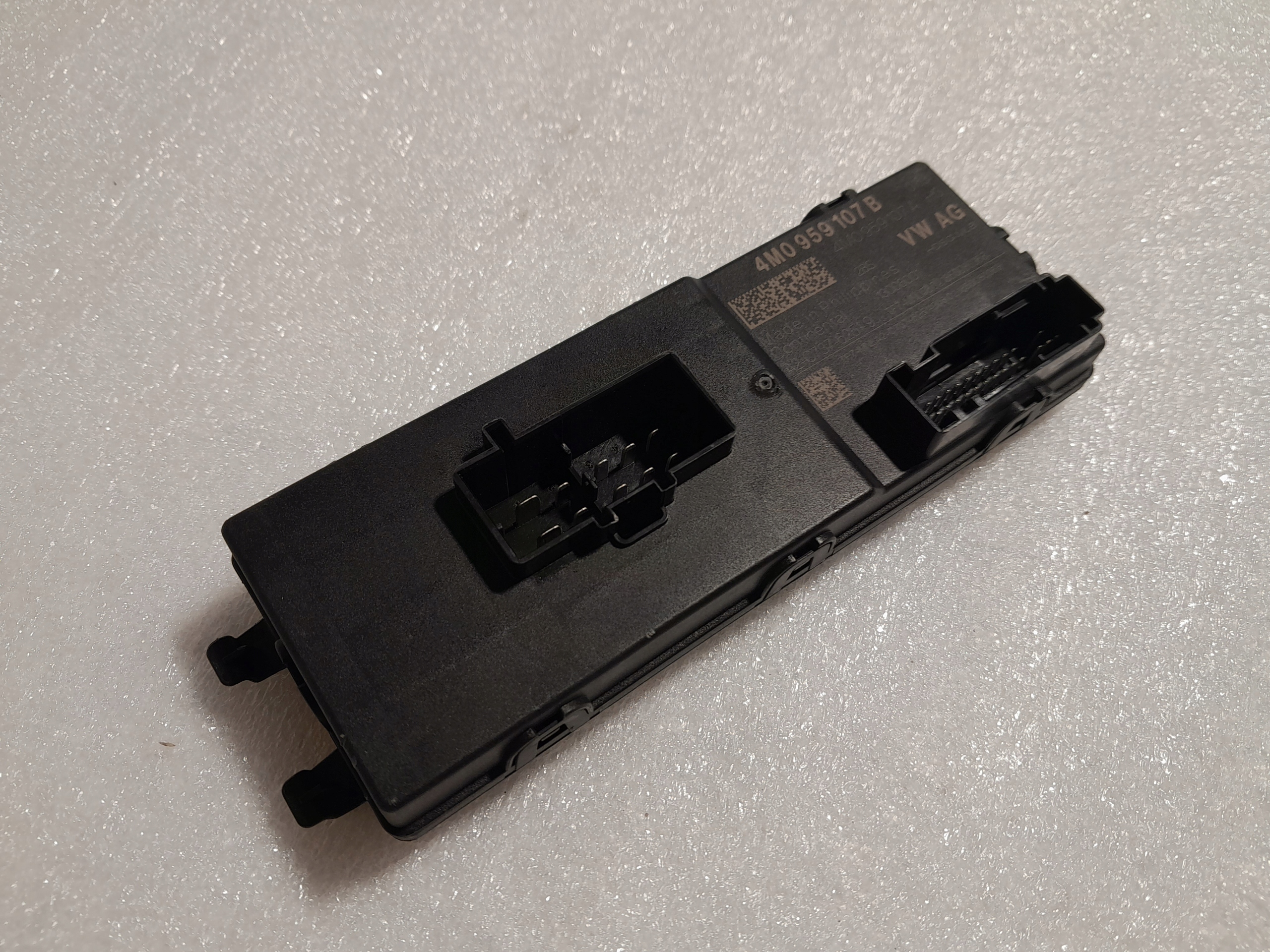 AUDI A4 B9 control unit bonnet boot 4M0959107B