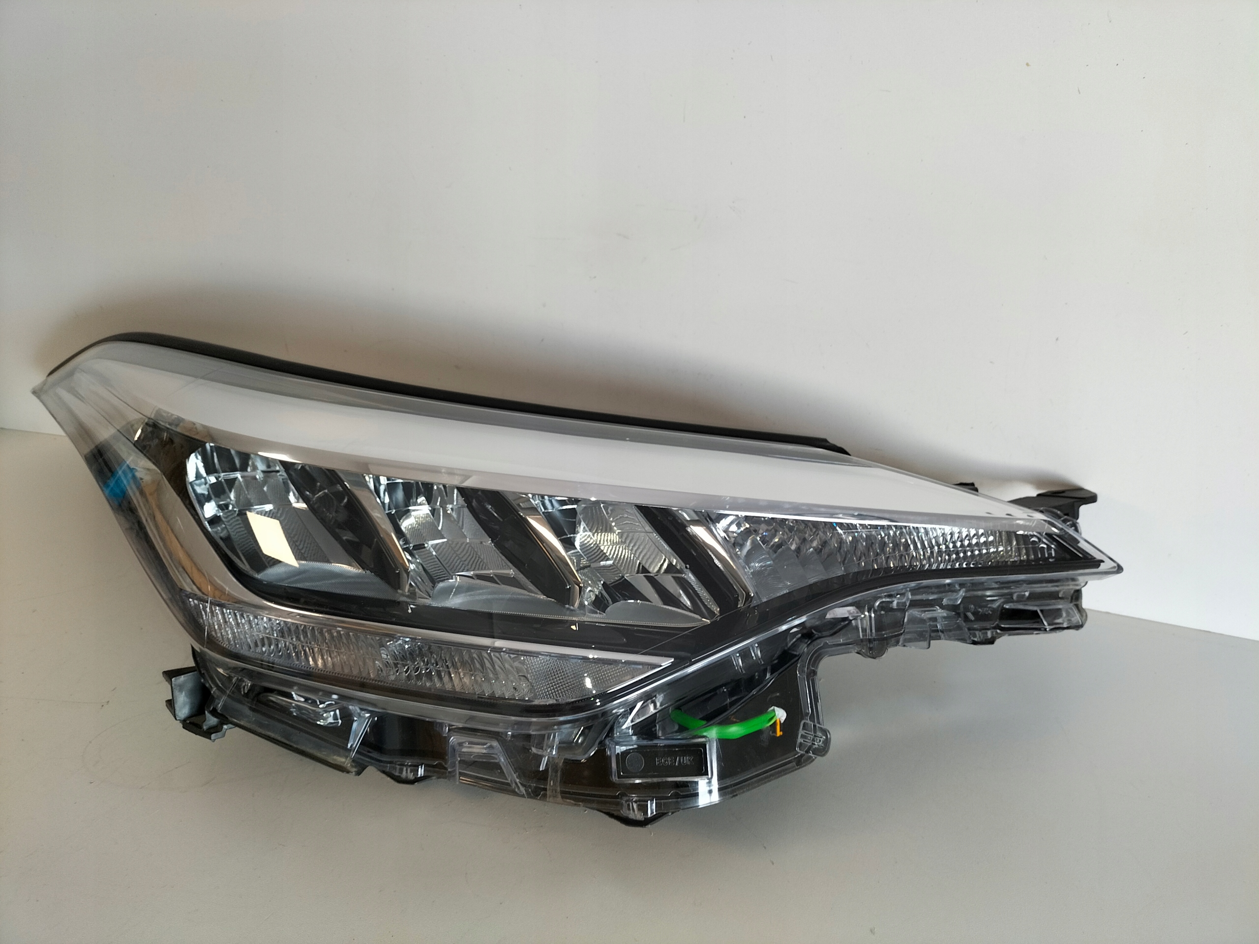light front reflektor right TOYOTA CHR C-HR LIFT 19-23 FULL LED