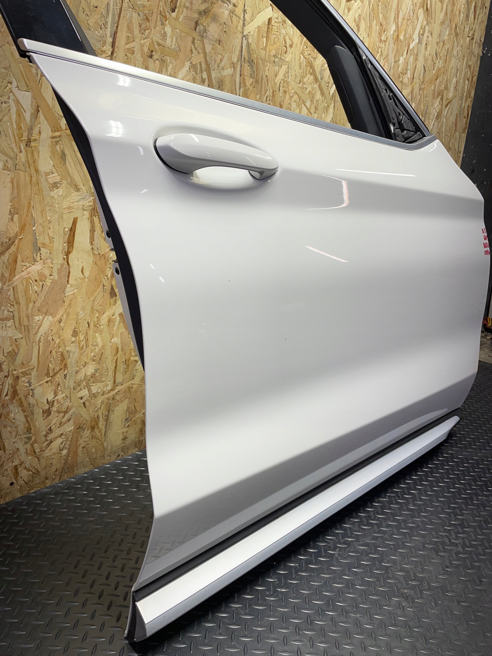 DRZWI PRAWE PRZEDNIE PRAWY PRZÓD BMW X3 G01 ALPINEWEISS A300 Typ samochodu 4x4/SUV Samochody osobowe