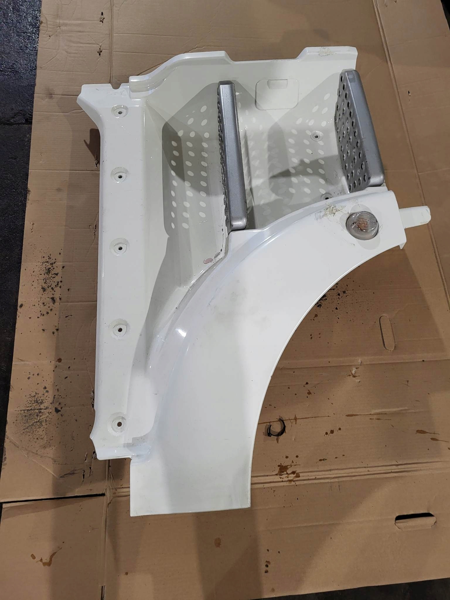 Man TGX Euro 6 ступенчатая лестница 81615100922