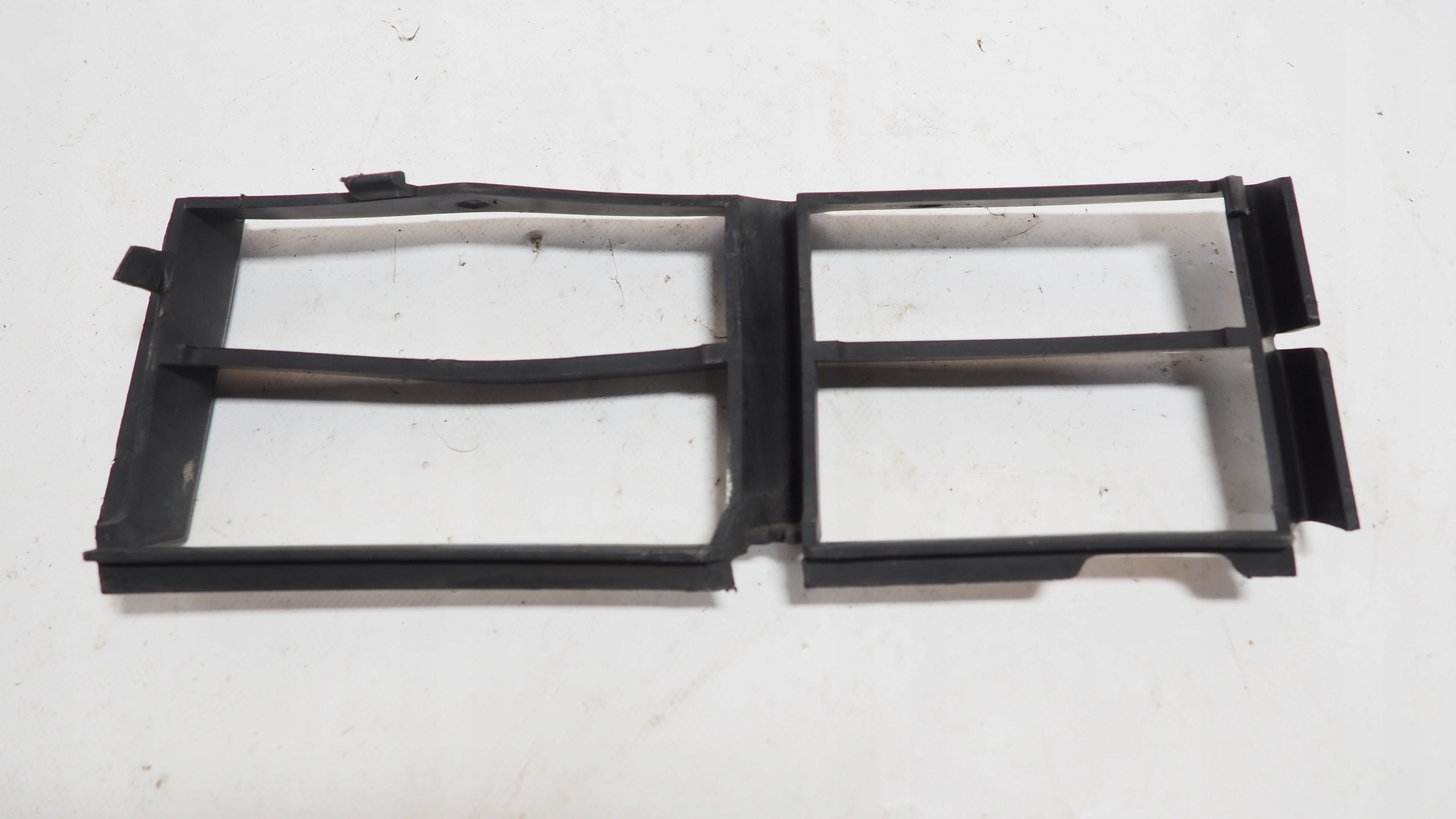BMW 5 E39 grid of a bumper left front 8235673