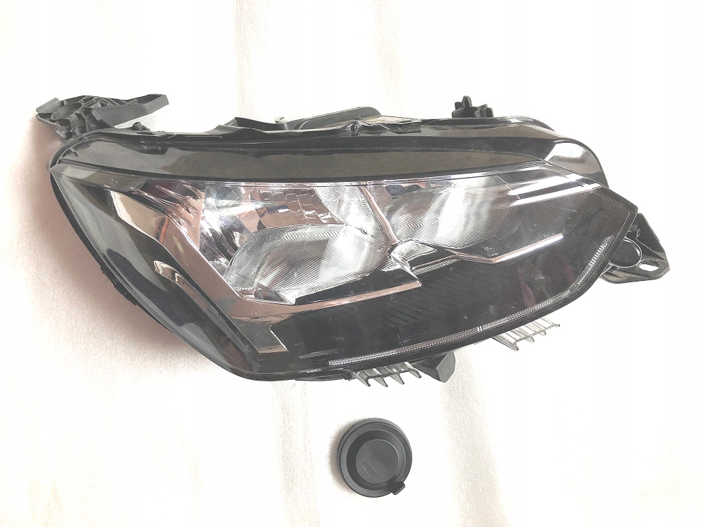 spoiler reflektora PEUGEOT 208/2008 19-22r