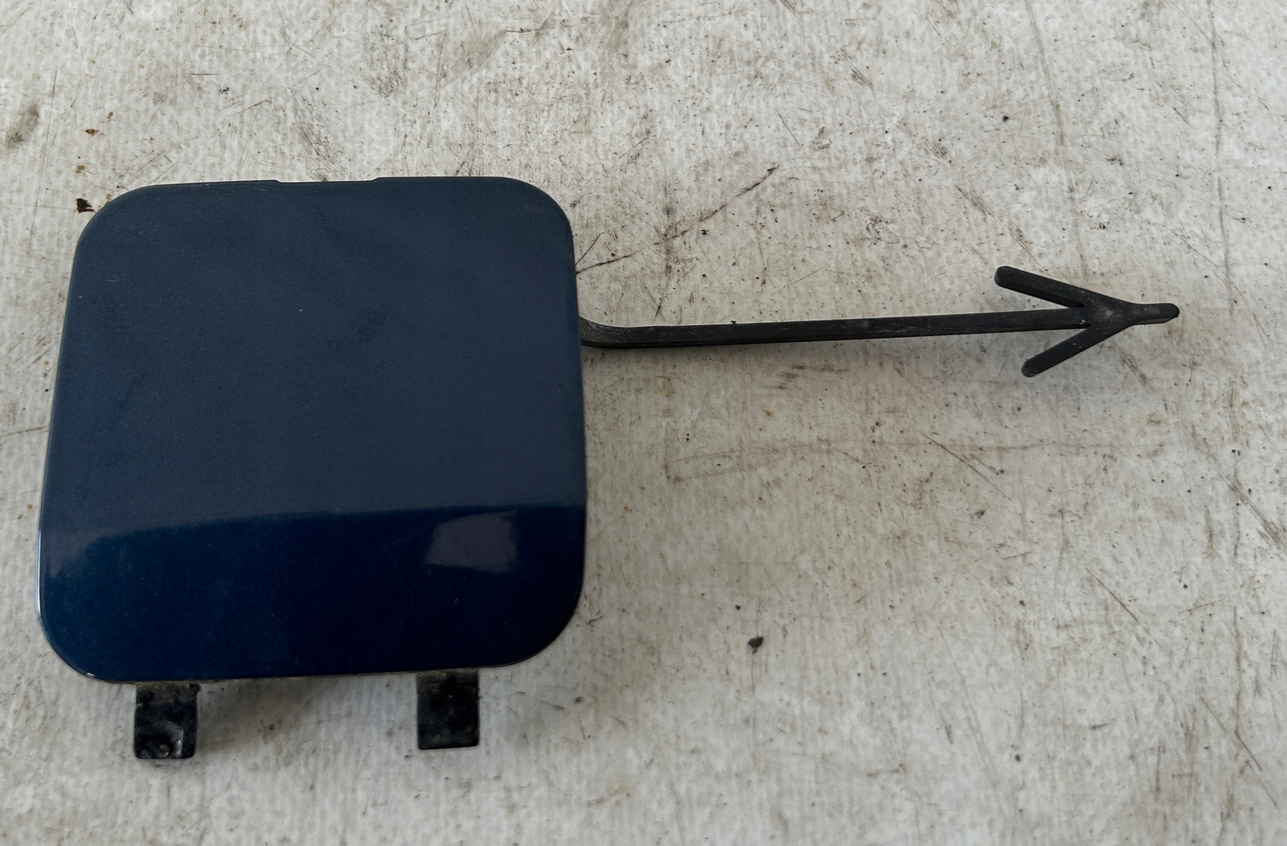 Abschleppöse der Stoßstange heck OPEL CORSA E 13399548