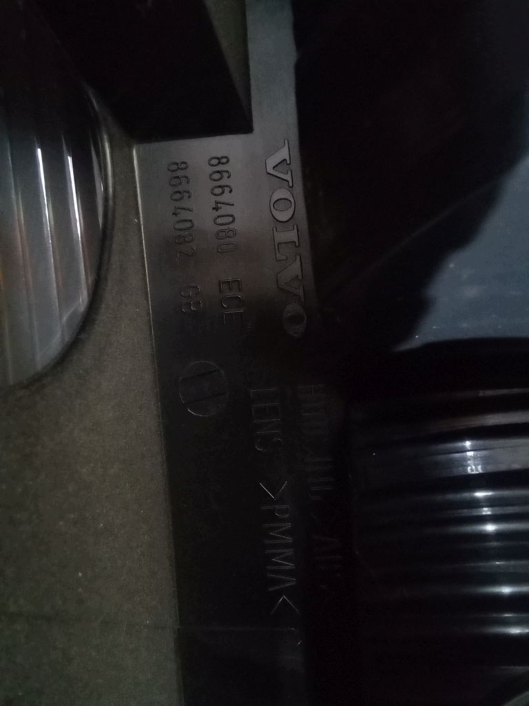Volvo S60 and light right rear part rear