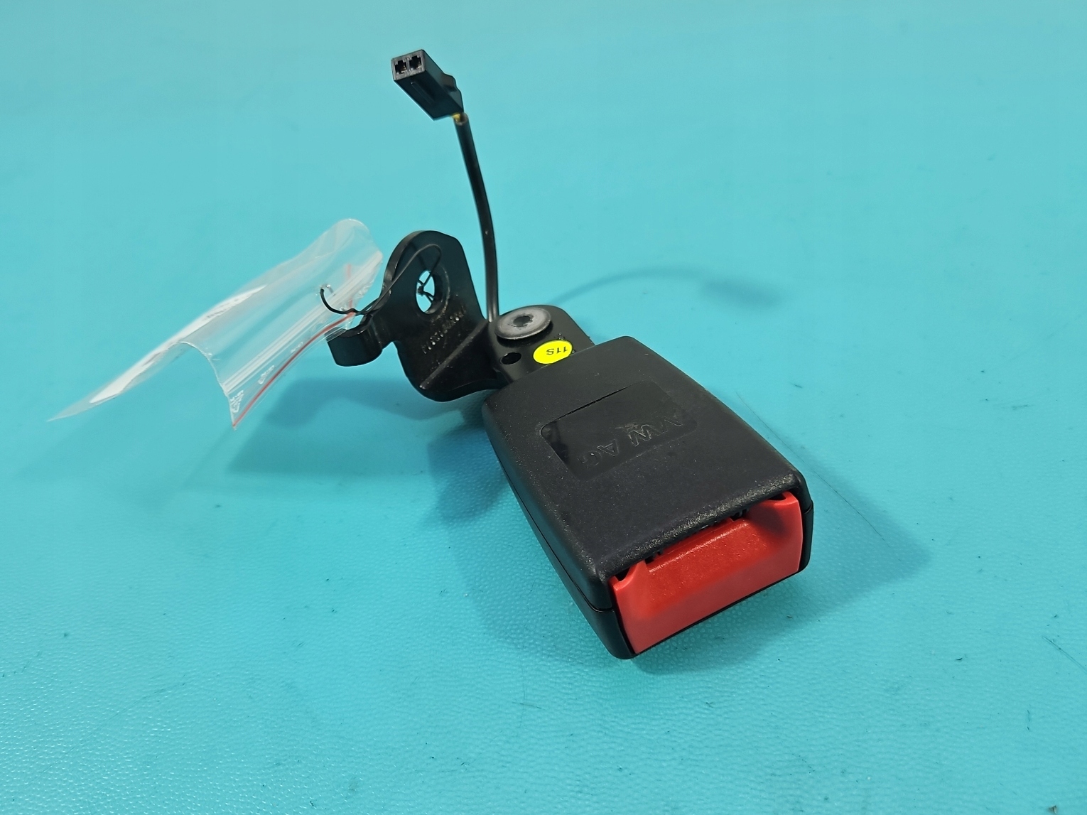 ремень безопасности правый - vw UP 1S0857740A