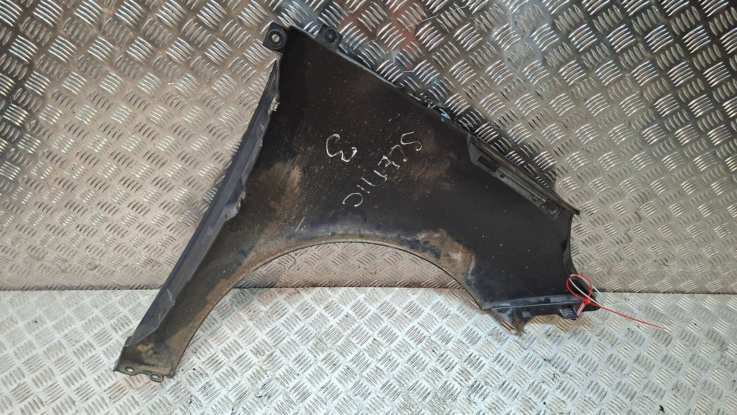 fender front left 631010010R RENAULT SCENIC III 2009-2012